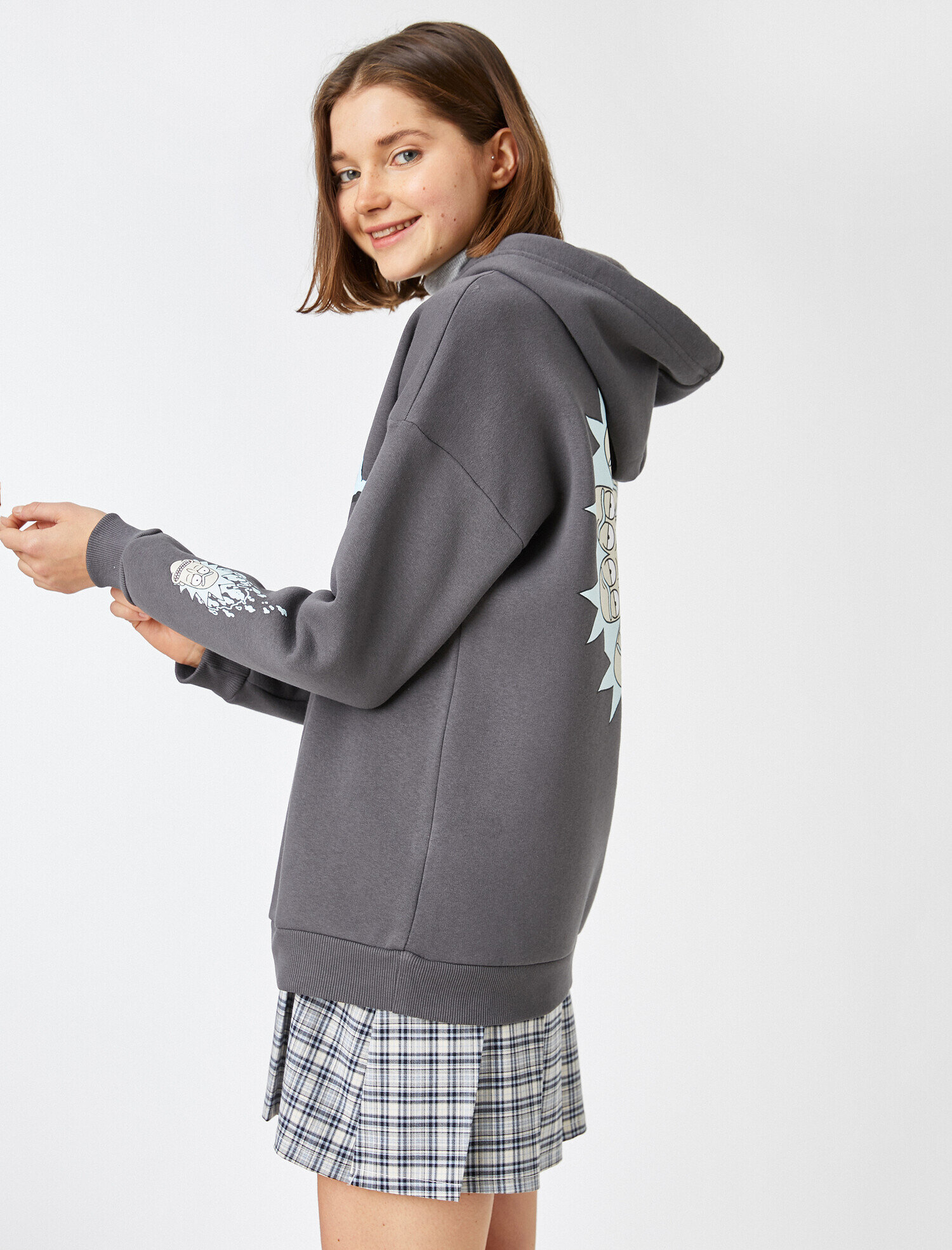   Oversize Rick and Morty Lisanslı Kapüşonlu Baskılı Sweatshirt