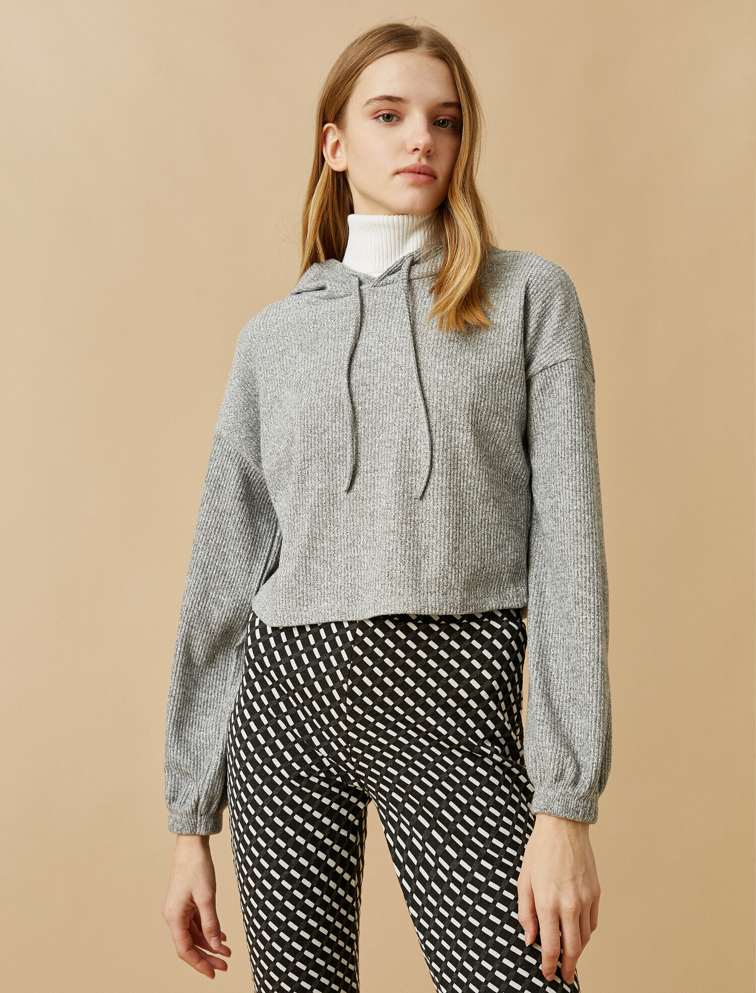   Kapüşonlu Uzun Kollu Kazak