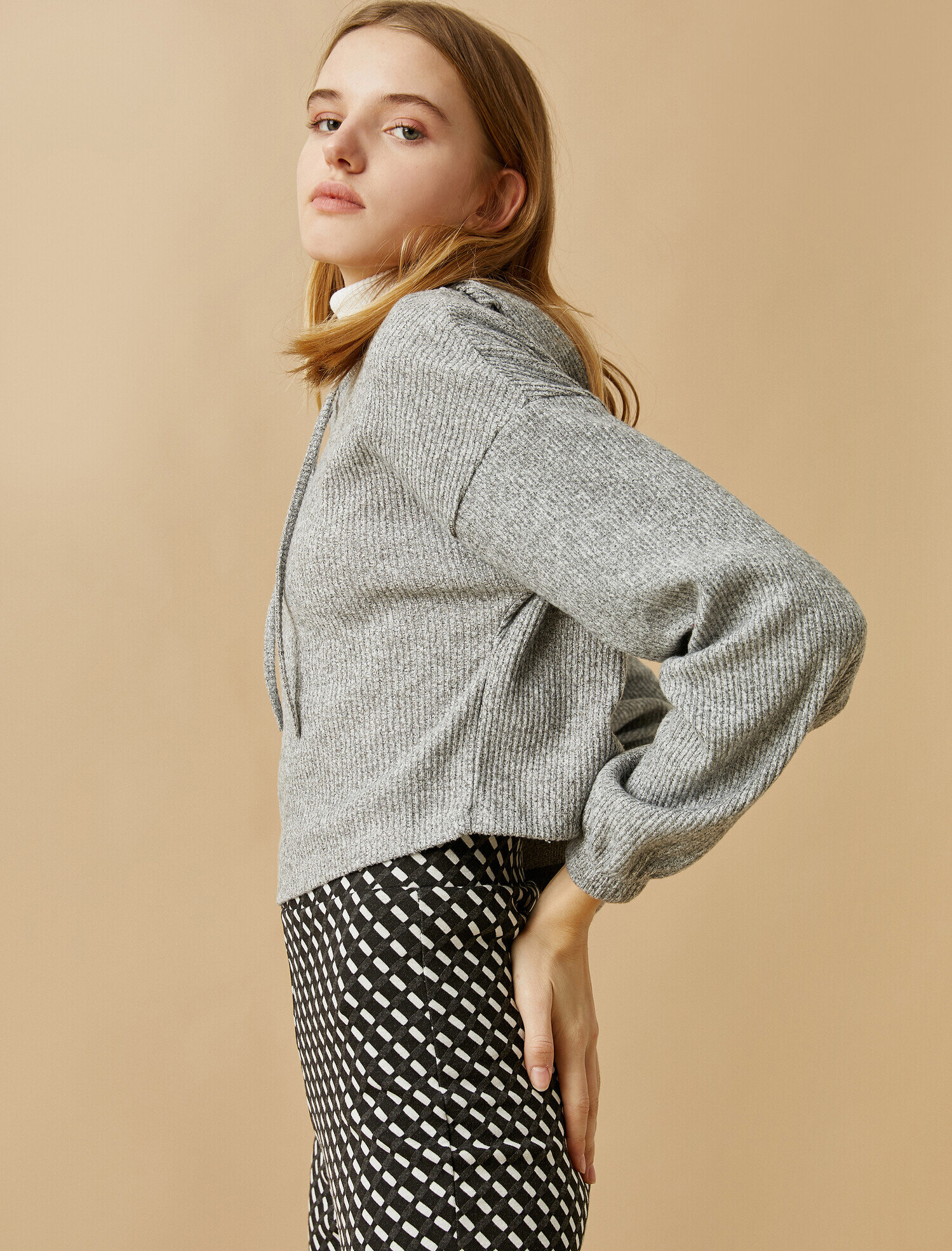   Kapüşonlu Uzun Kollu Kazak