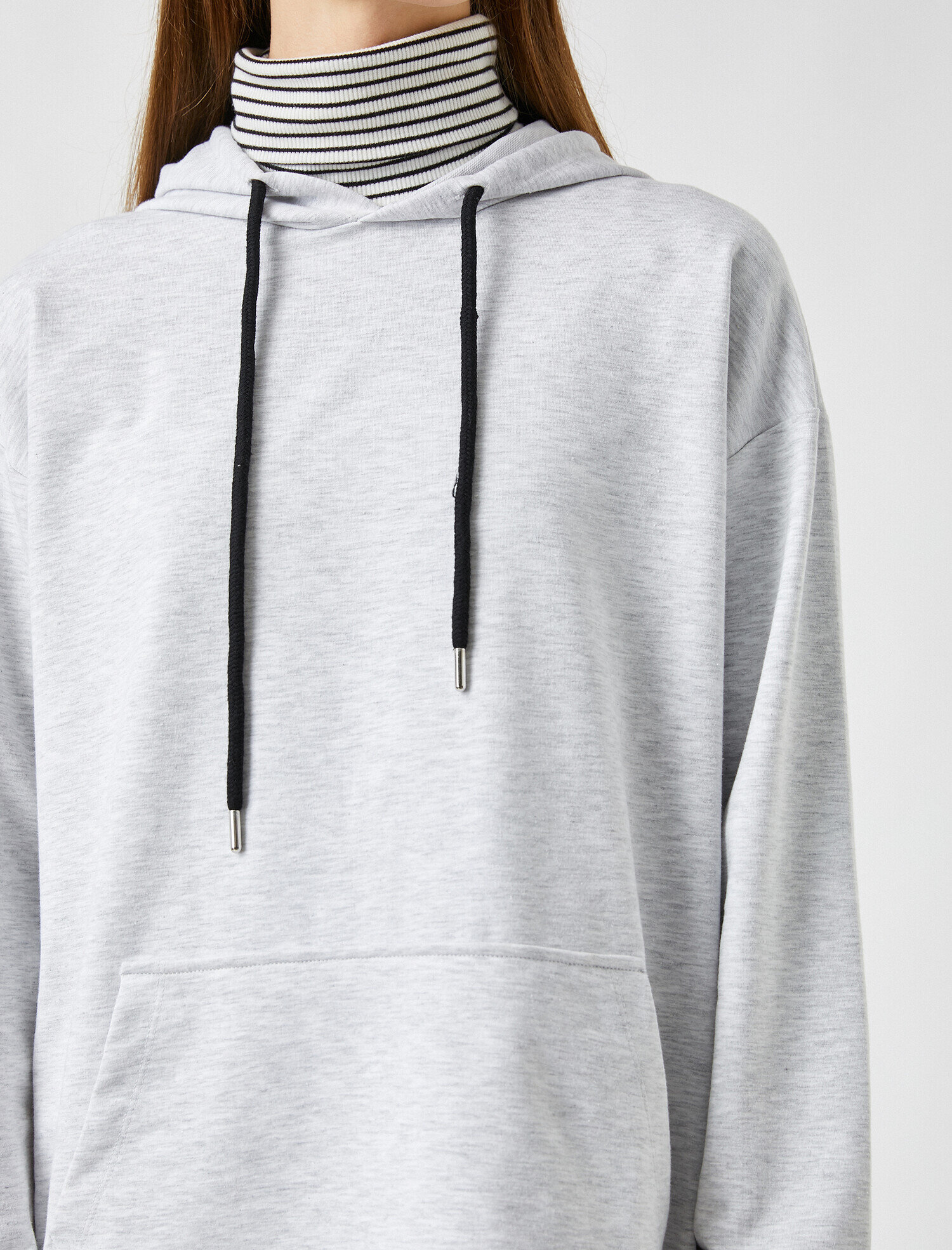   Uzun Kollu Kapüşonlu Cepli Sweatshirt