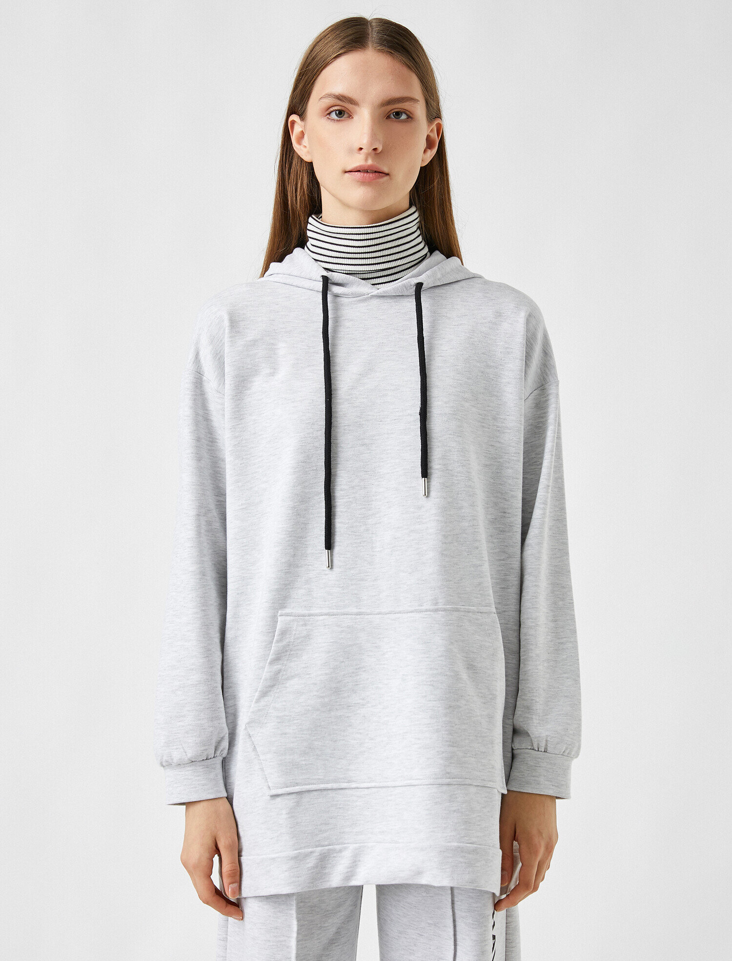   Uzun Kollu Kapüşonlu Cepli Sweatshirt