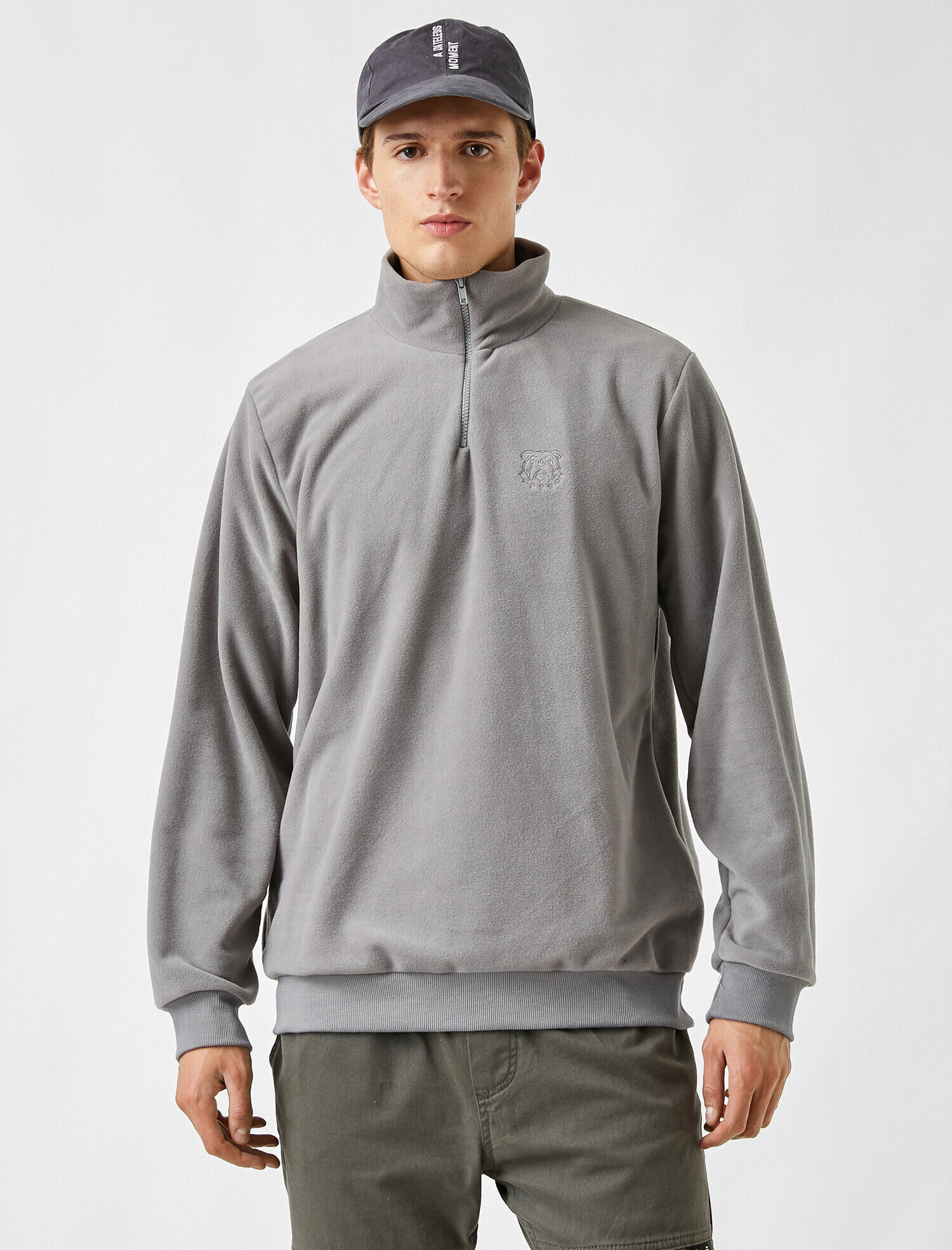 Buldog İşlemeli Yarım Fermuarlı Sweatshirt