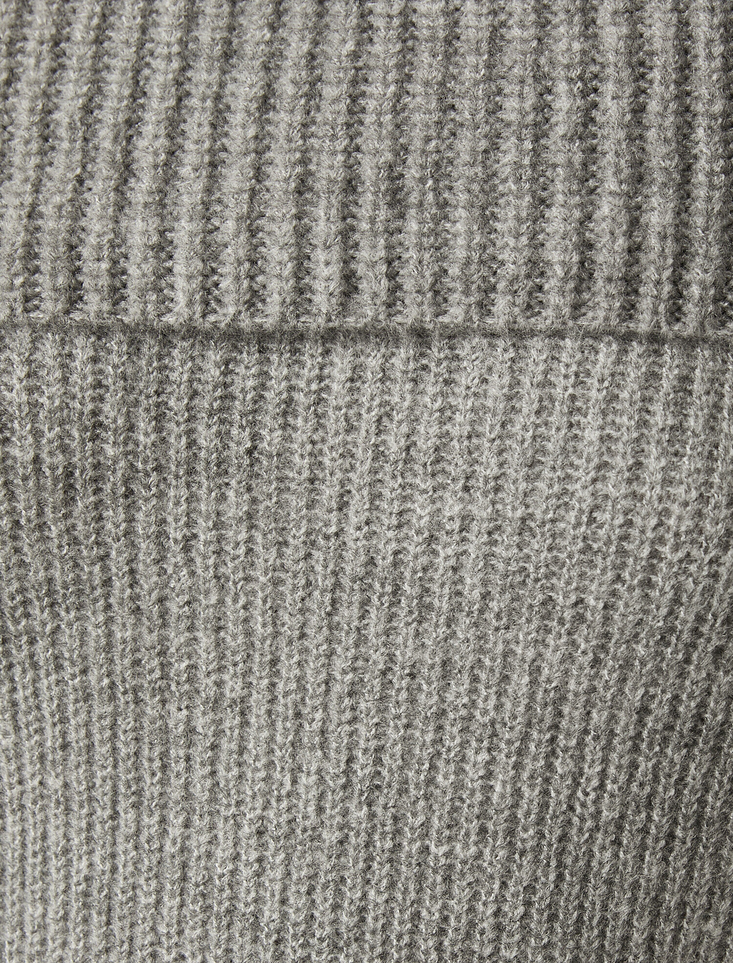   Omzu Açık Triko Kazak