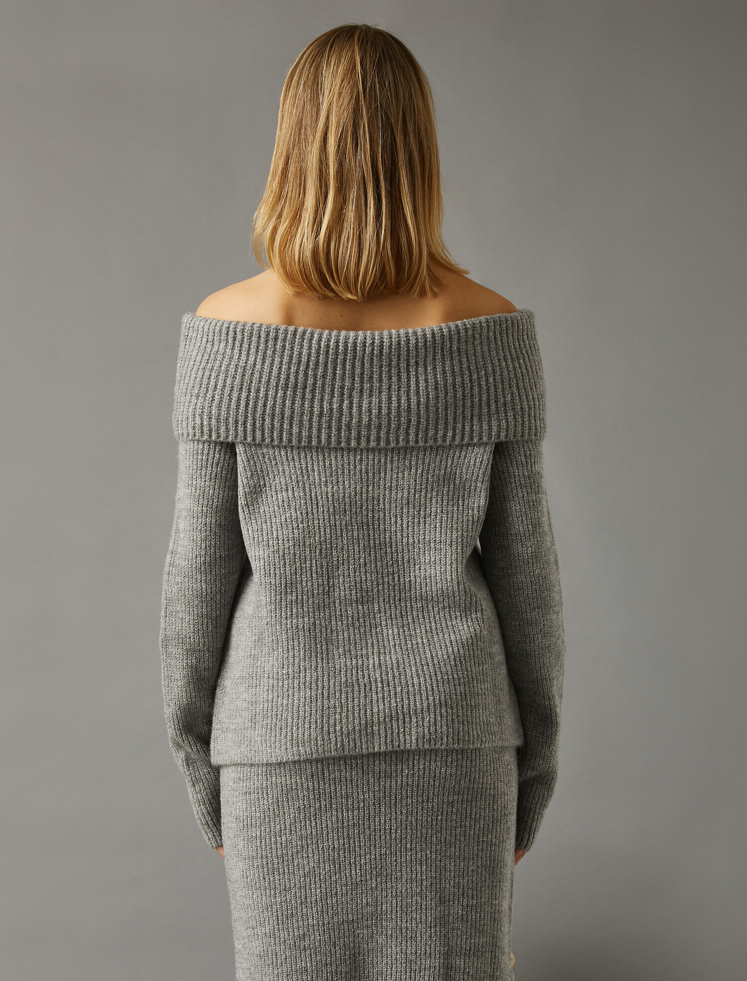   Omzu Açık Triko Kazak