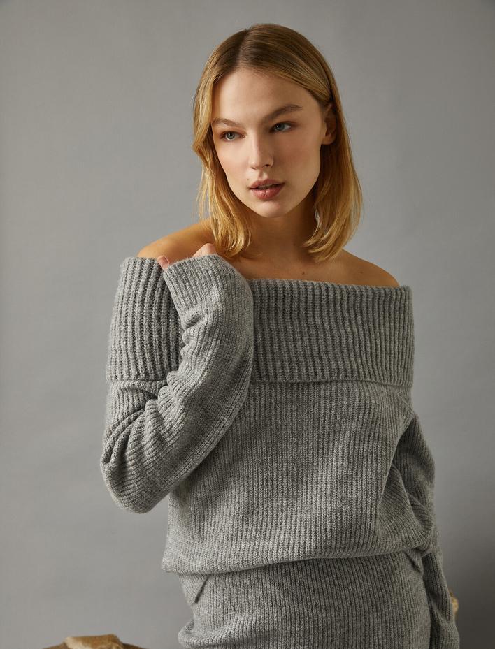  Omzu Açık Triko Kazak