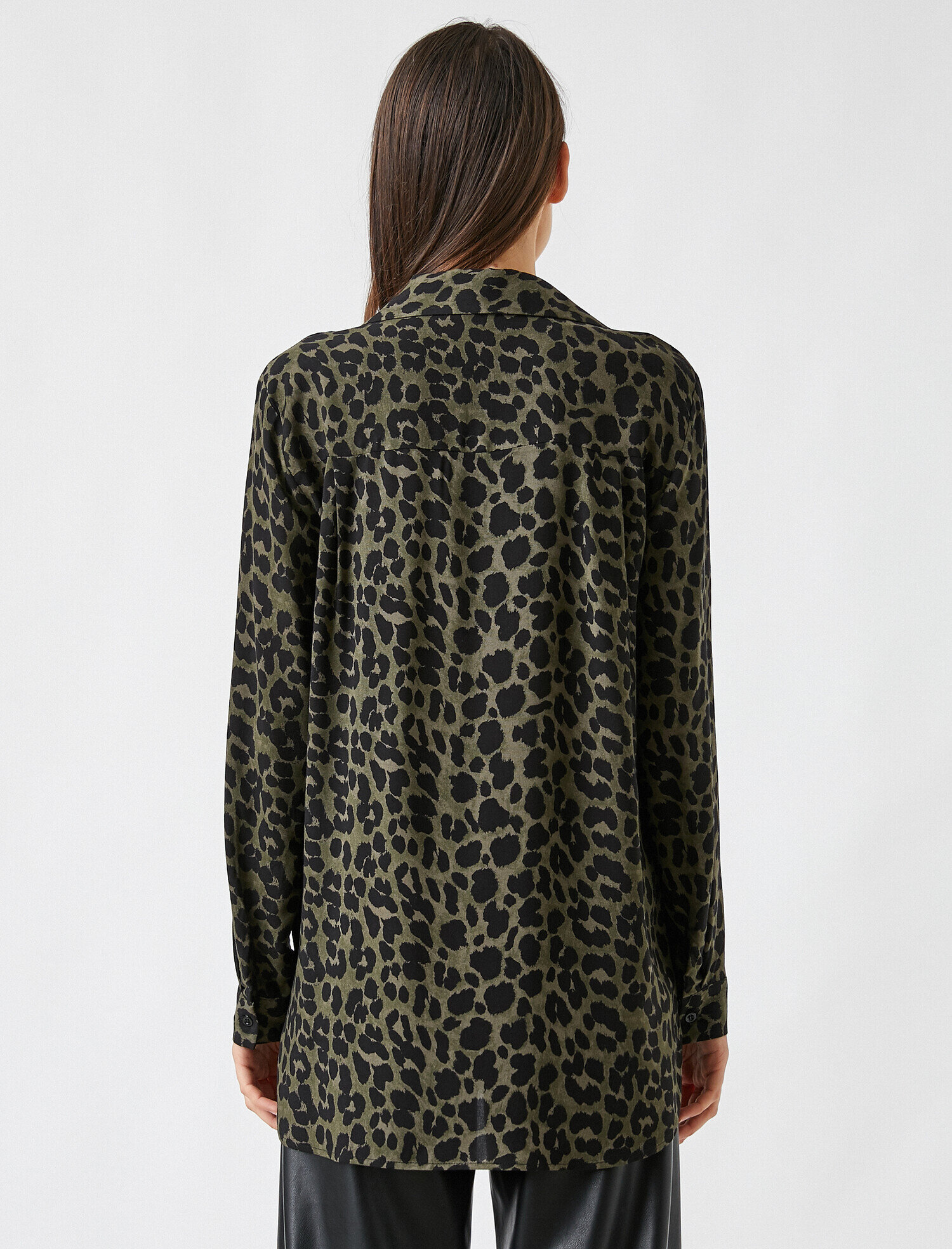   V Yaka Leoparlı Uzun Kollu Gömlek