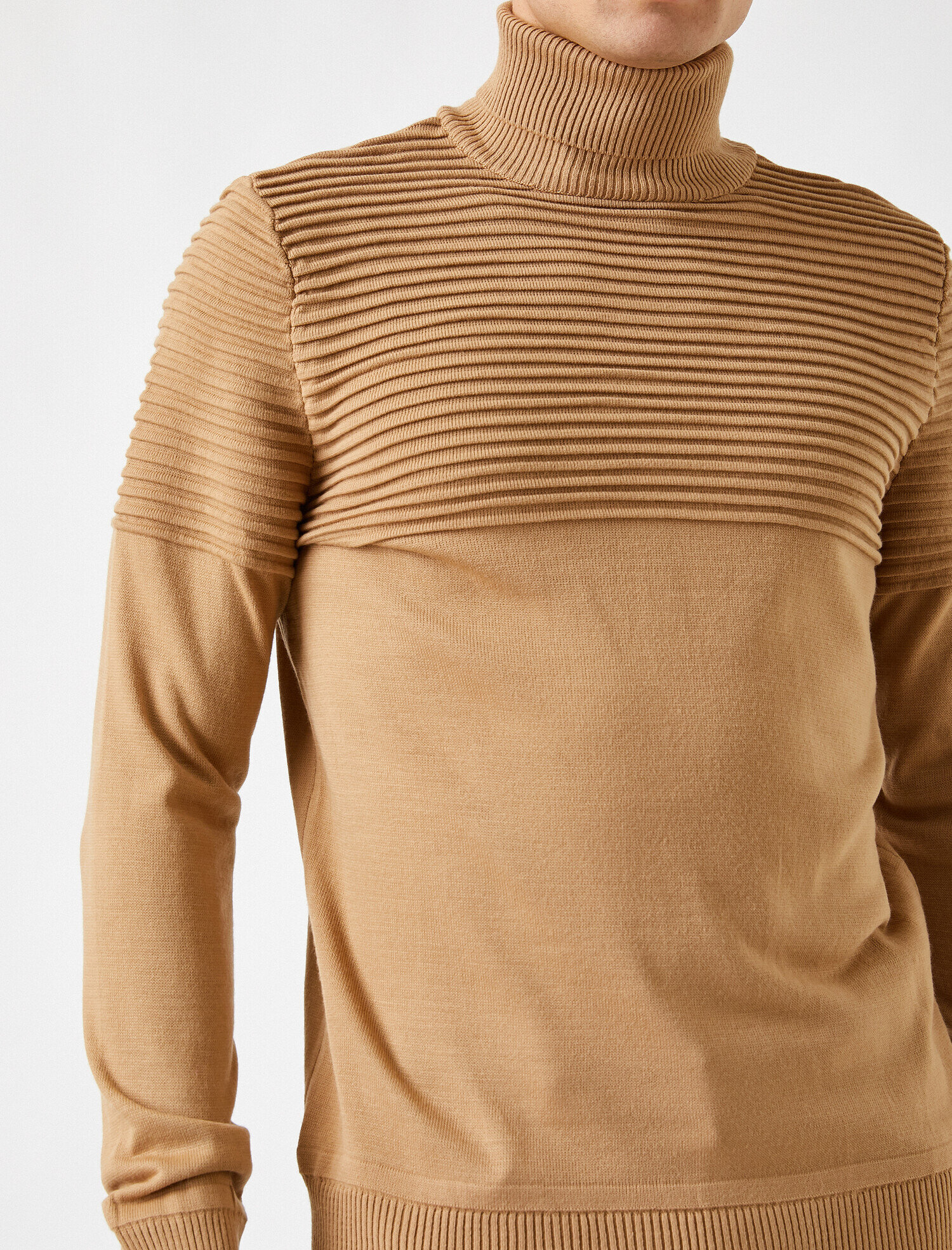   Boğazlı Çizgili Kazak