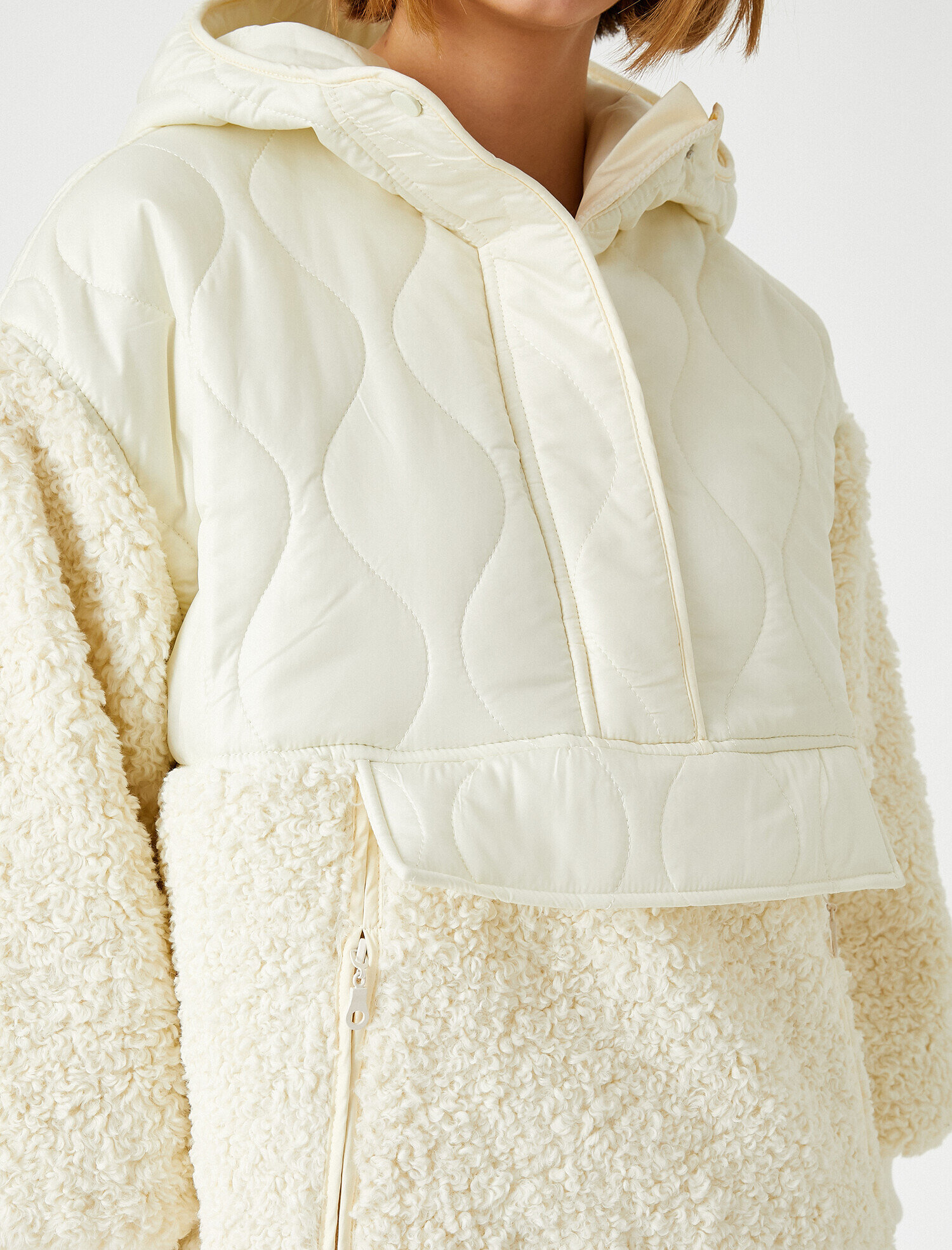   Kapüşonlu Kapitone Peluş Detaylı Anorak Ceket