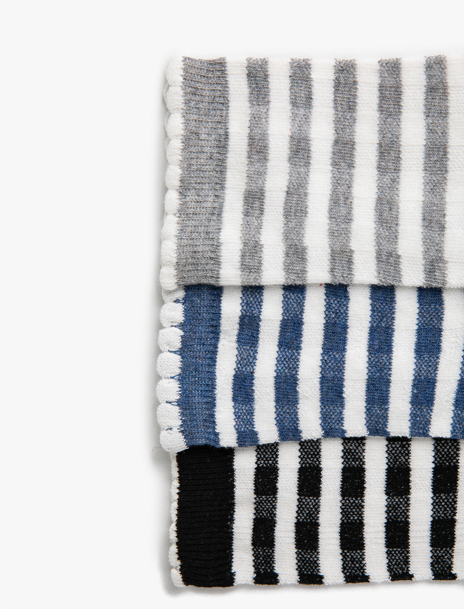  Kadın 3'lü Desenli Çorap Seti