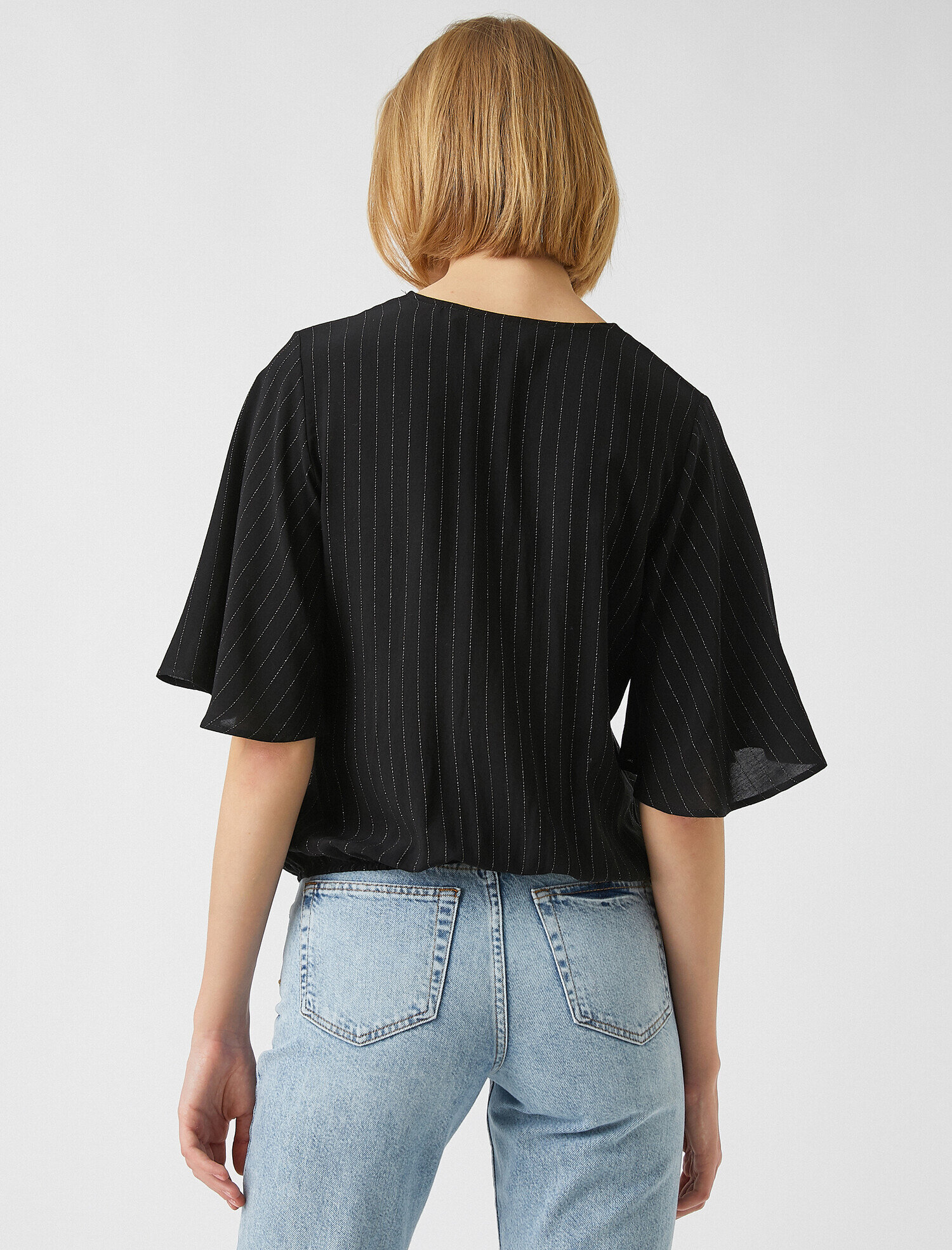   V yaka Çizgili Bluz