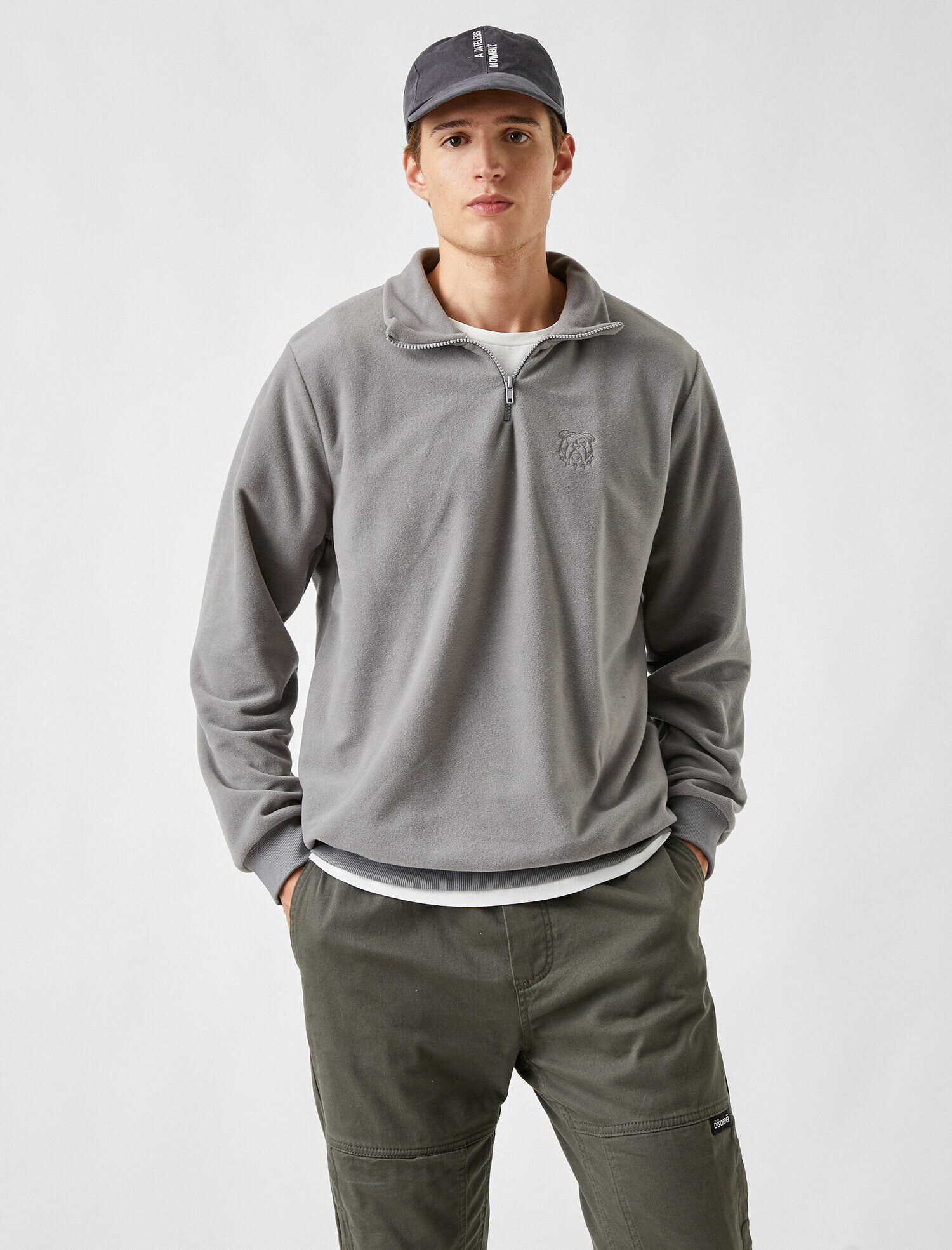 Buldog İşlemeli Yarım Fermuarlı Sweatshirt