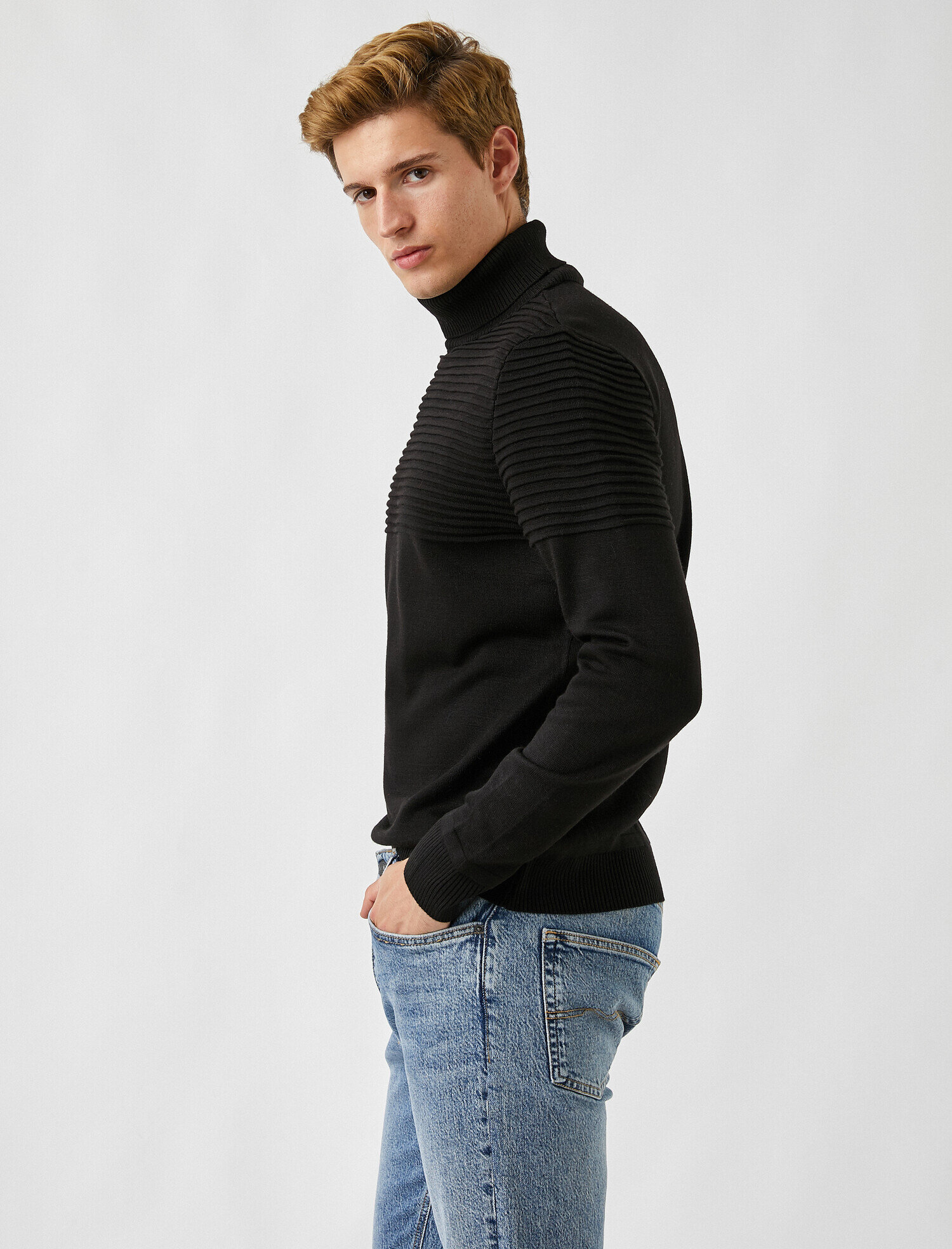   Boğazlı Çizgili Kazak