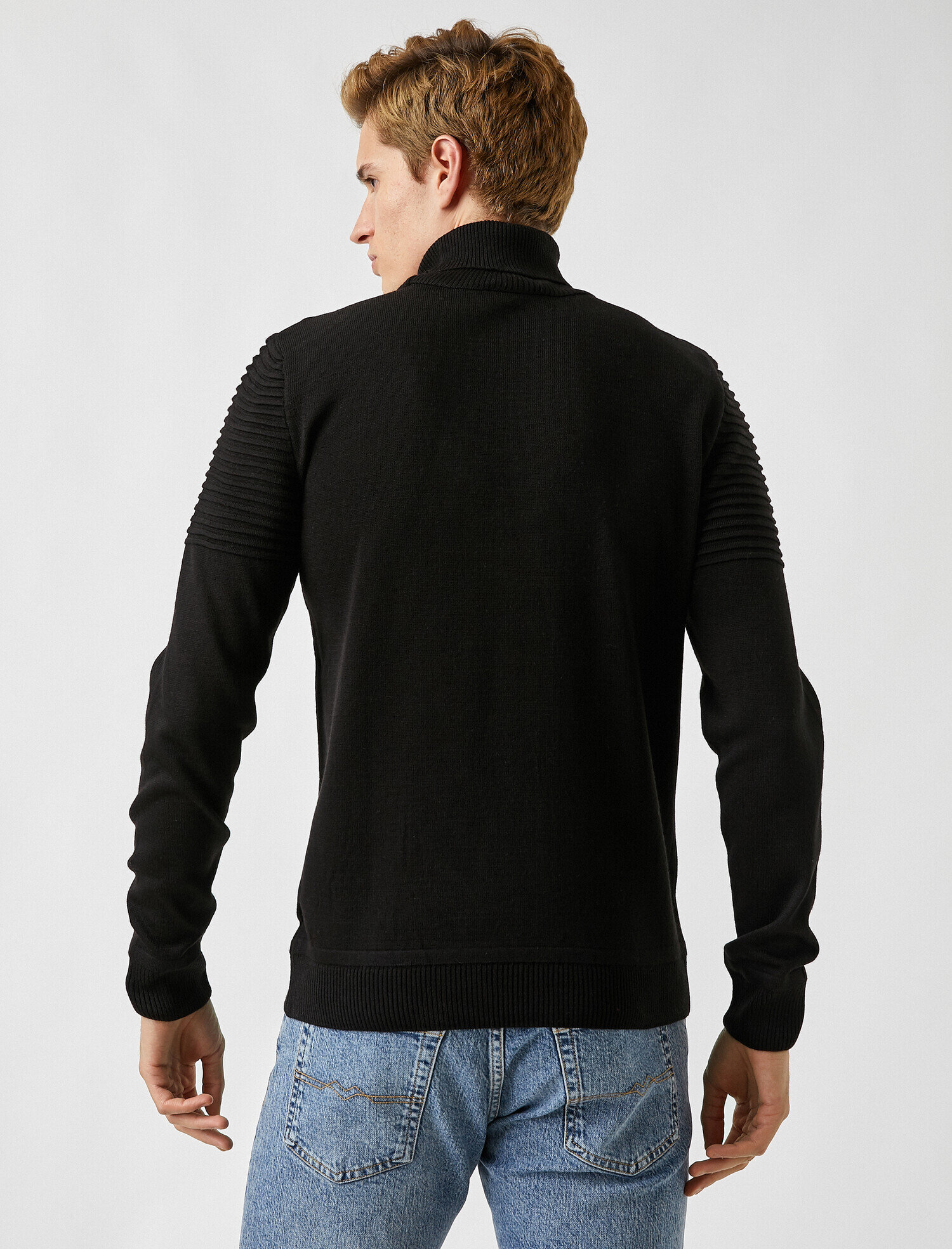   Boğazlı Çizgili Kazak