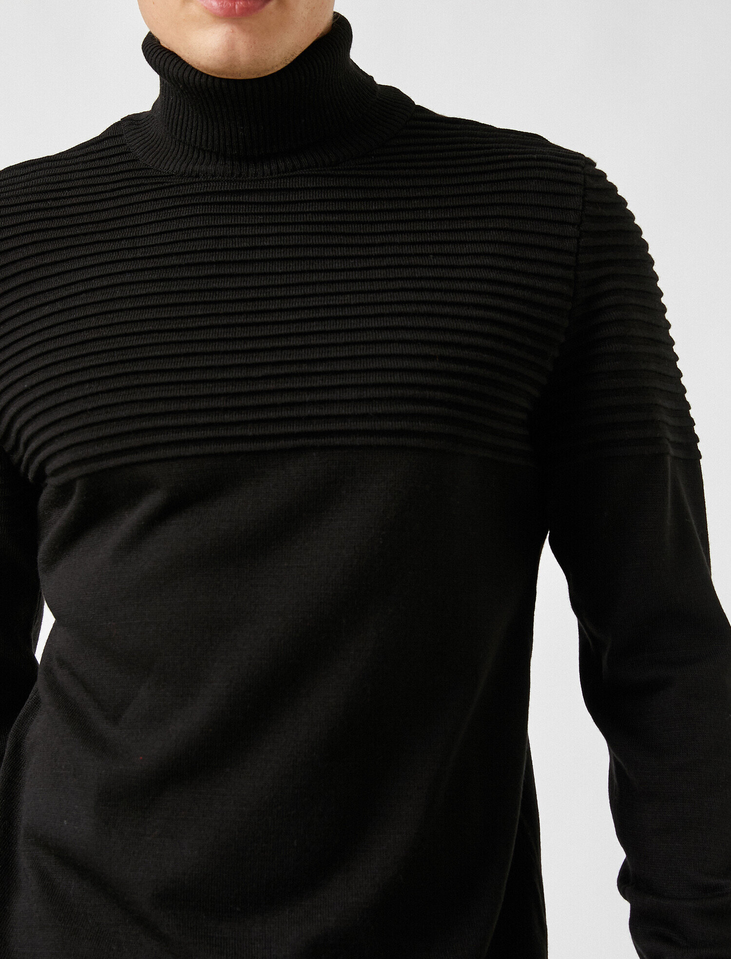   Boğazlı Çizgili Kazak