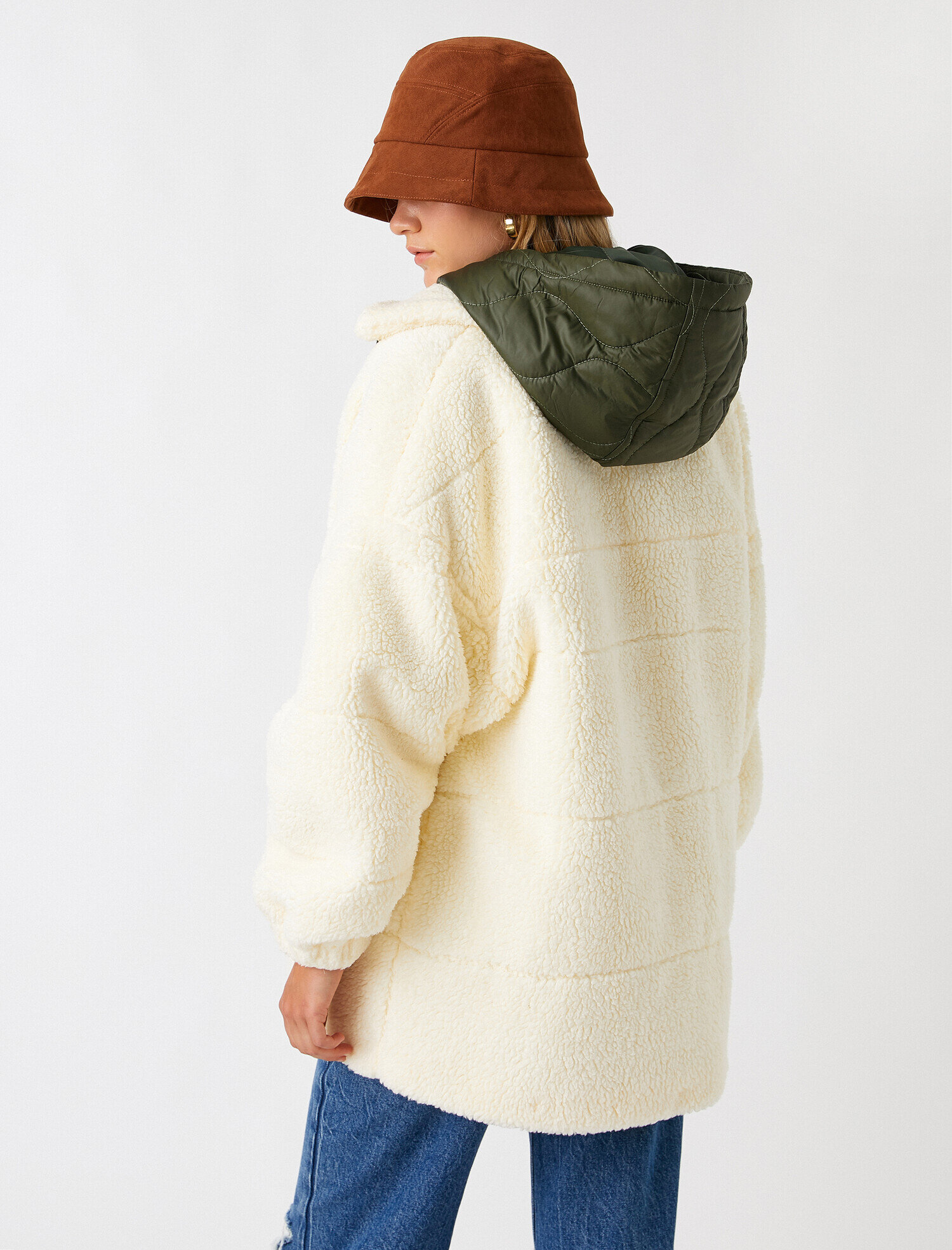   Düğmeli Peluş Mont