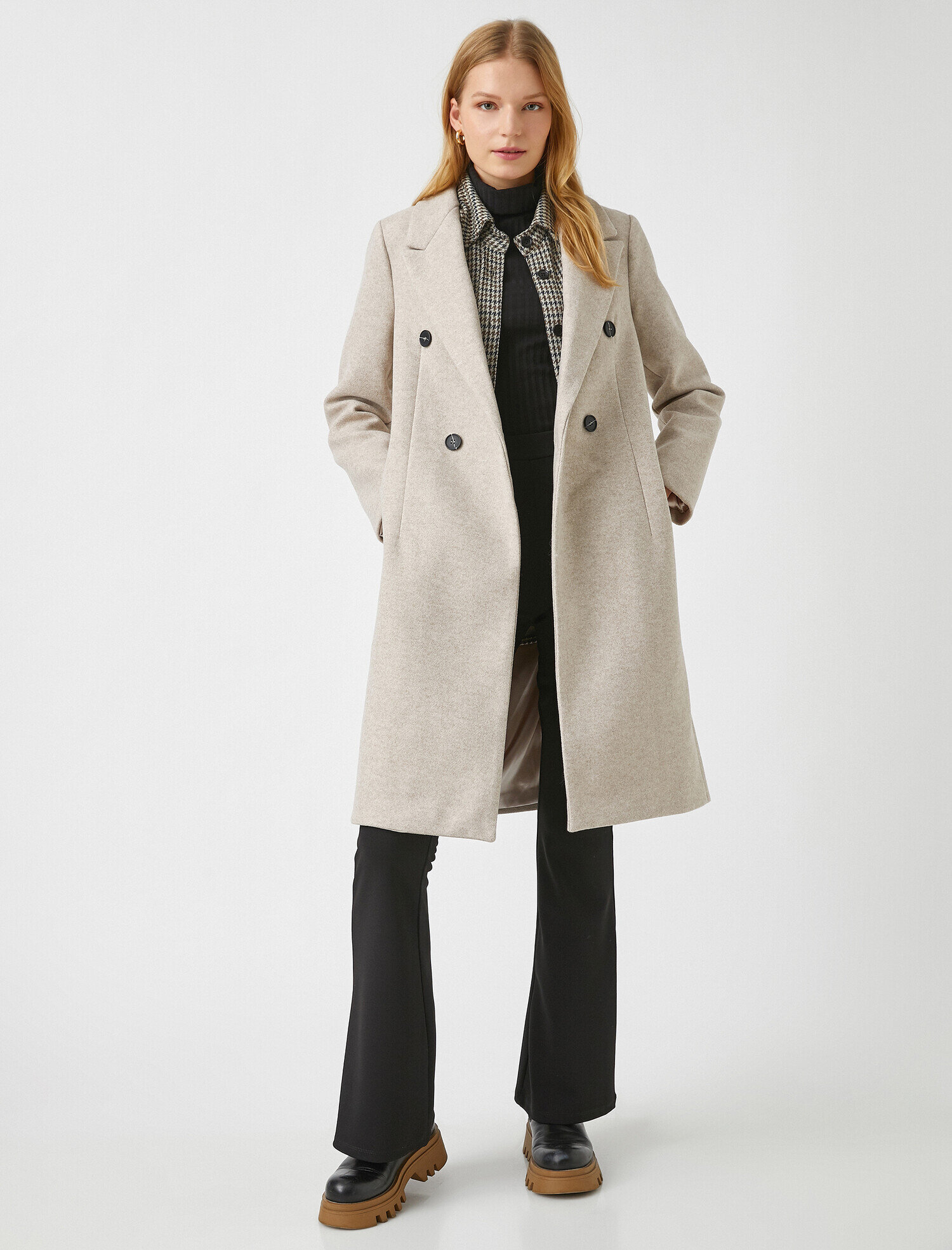   V Yaka Düğmeli Kaşe Kaban