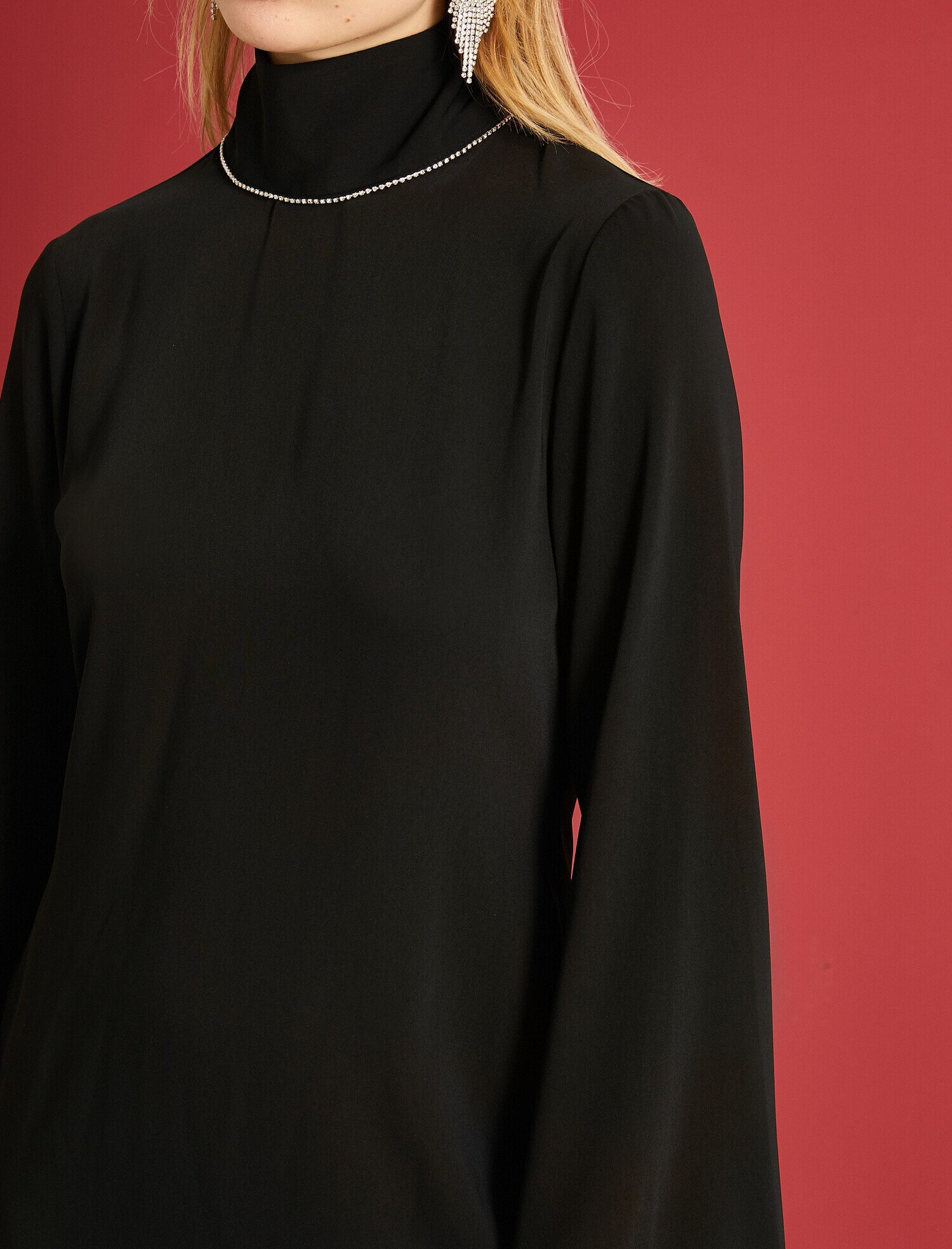   Sırt Dekolteli Geniş Kollu Mini Elbise