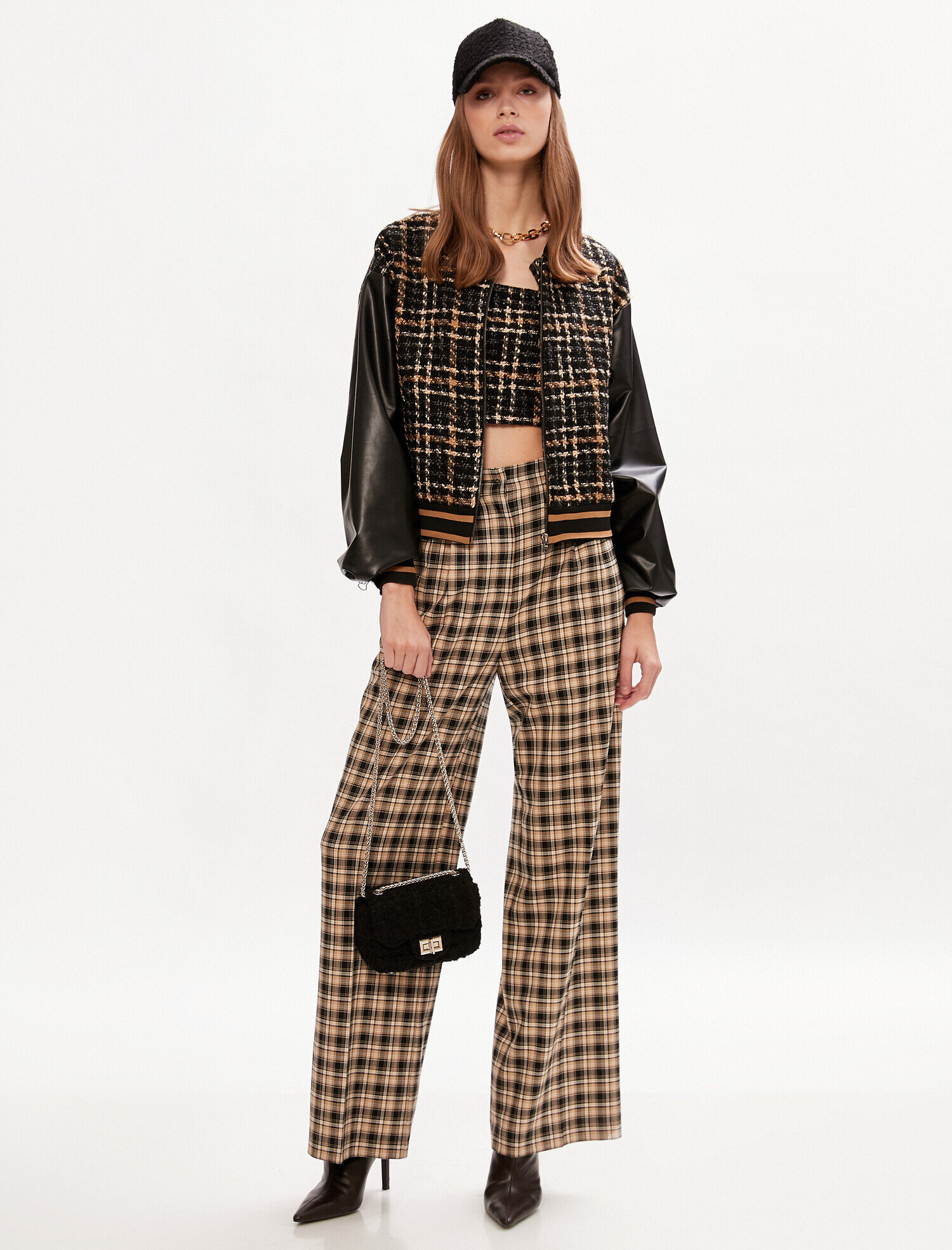  Kadın Zincir Detaylı Çanta