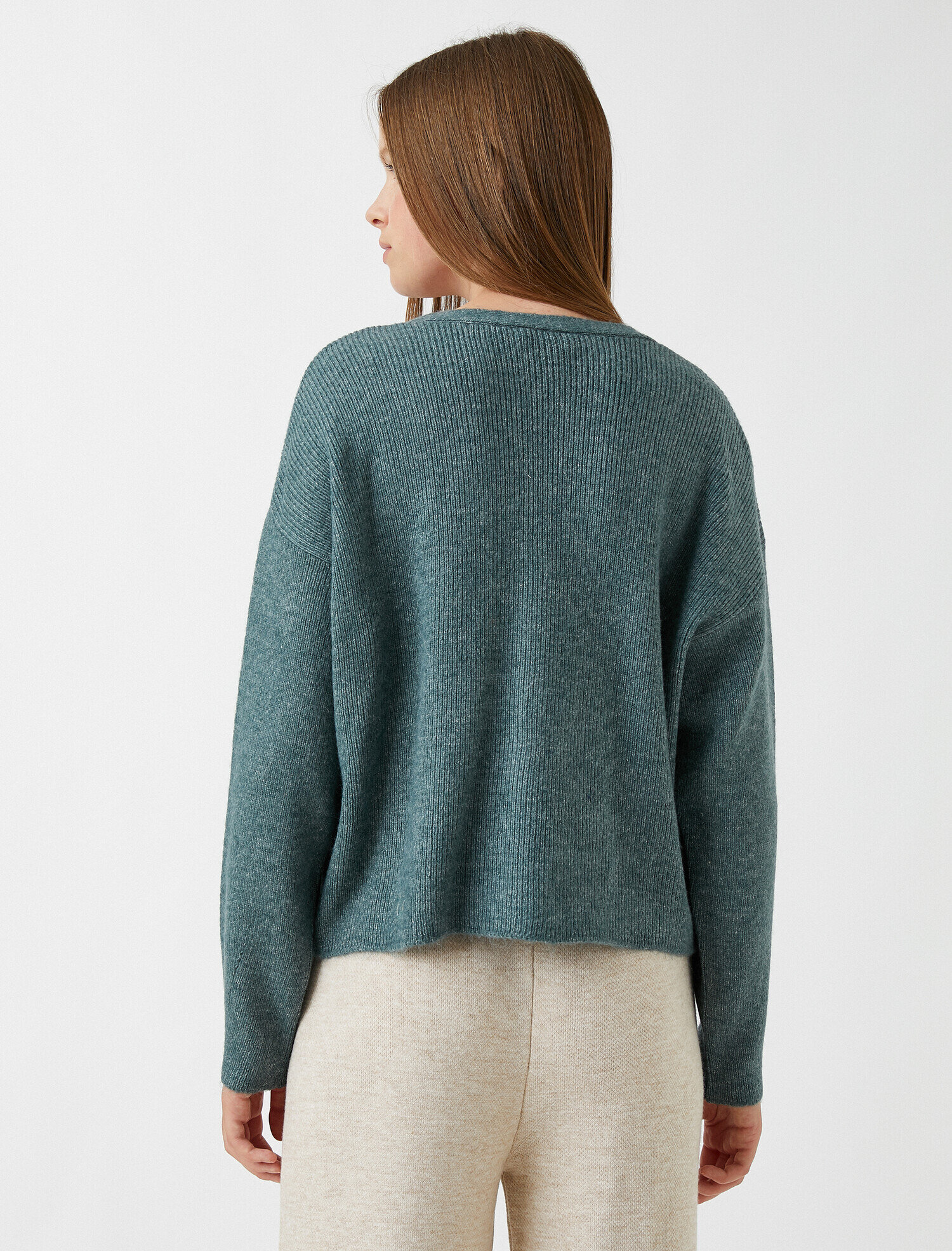   V Yaka Düğmeli Cepli Uzun Kollu Hırka