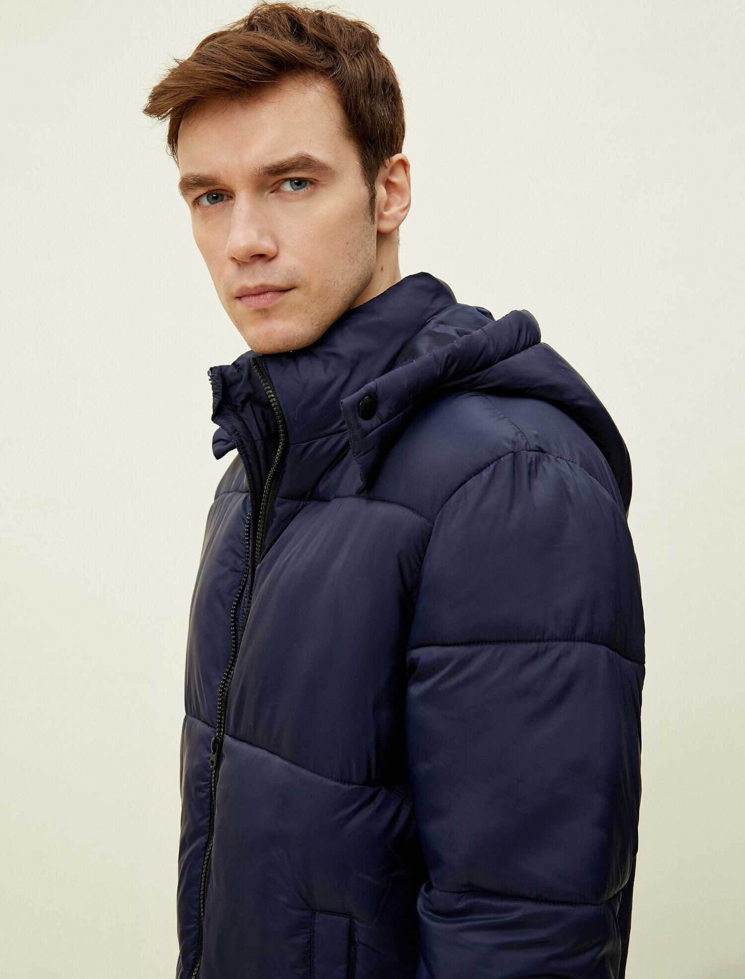   Kapüşonlu Cepli Fermuarlı Şişme Mont