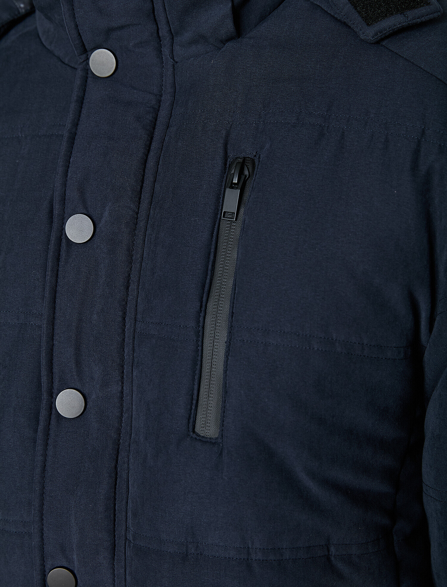   Deri Görünümlü Mont