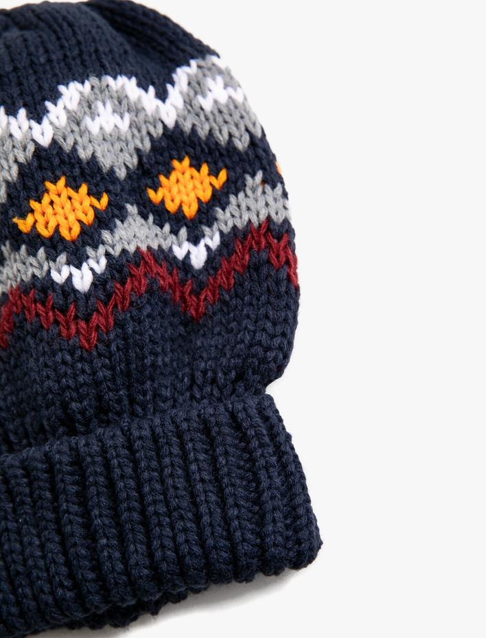 Erkek Çocuk Desenli Örgü Bere