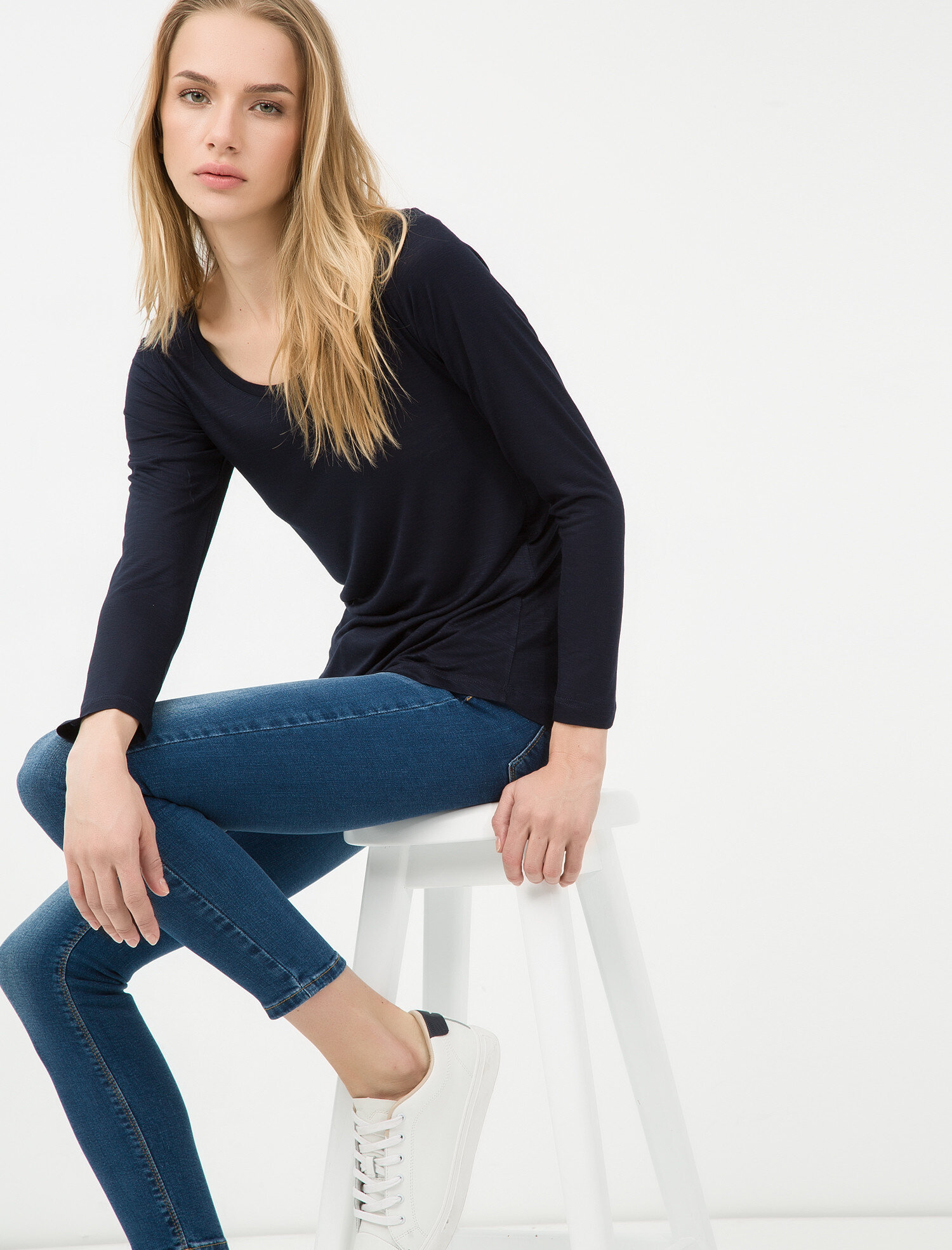   Kayık Yaka Tişört