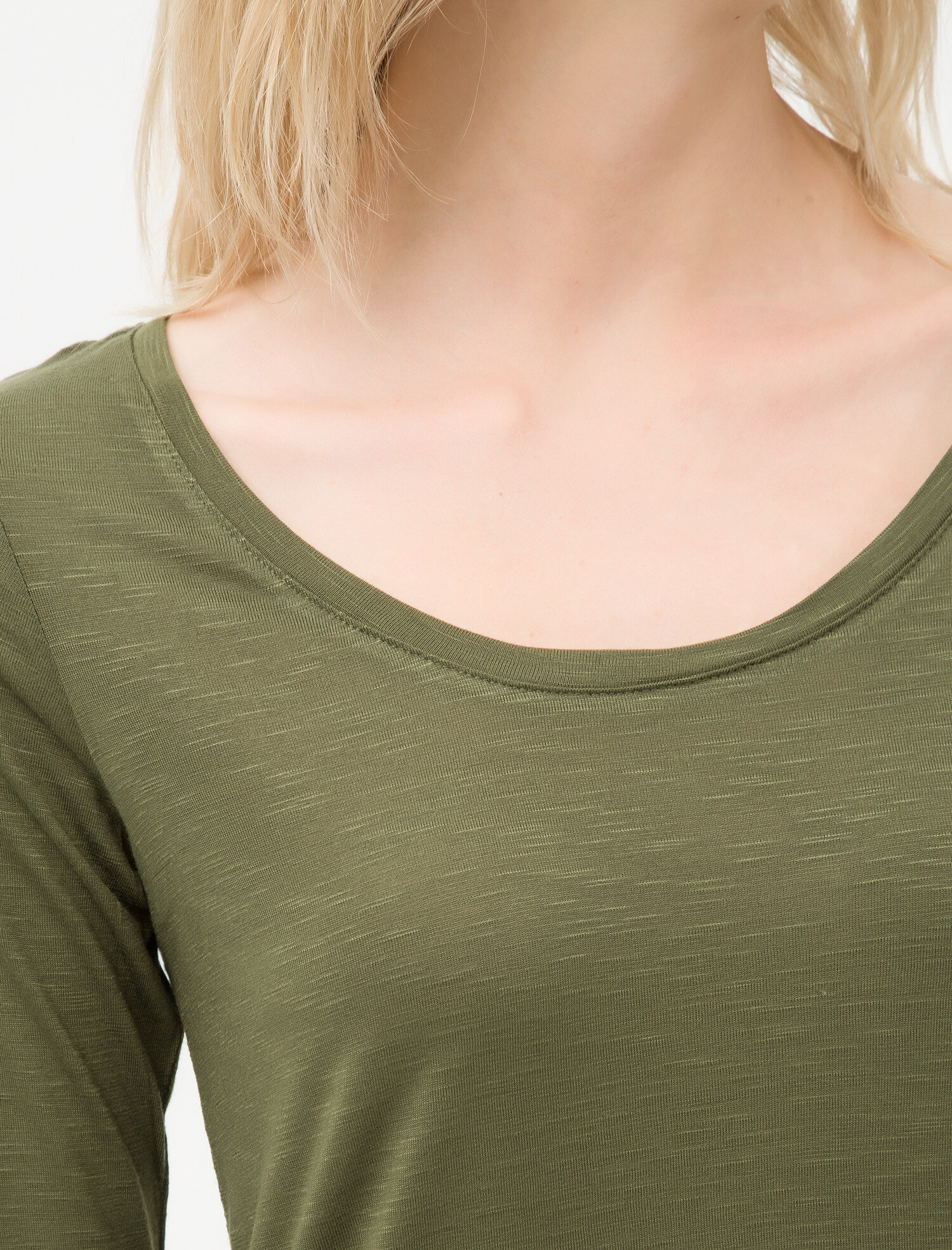   Kayık Yaka Tişört