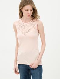 Dantel Detaylı Kolsuz Bluz