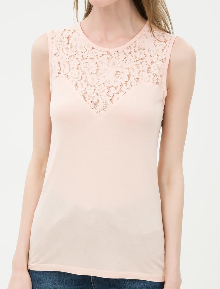  Dantel Detaylı Kolsuz Bluz