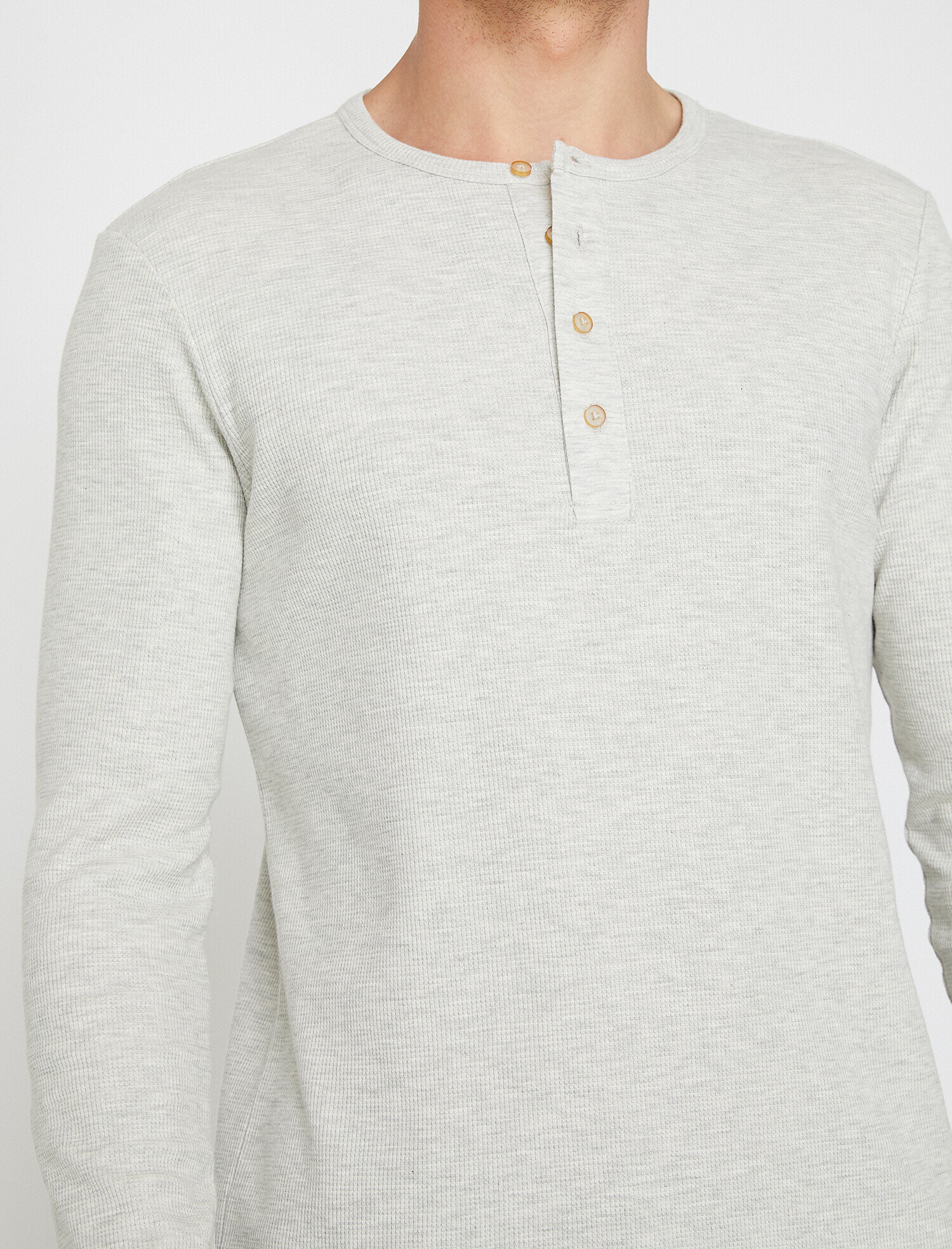   Düğme Detaylı Tişört