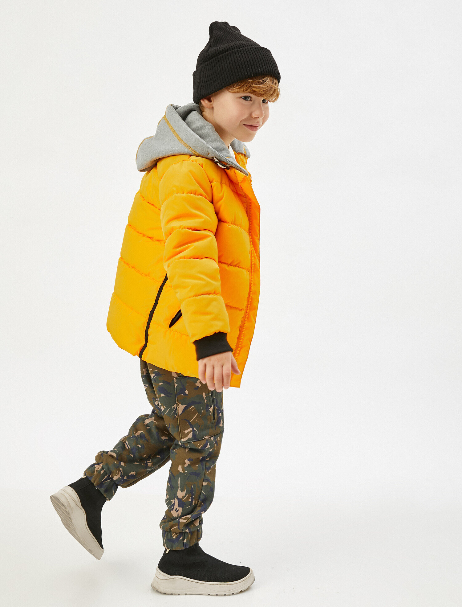  Erkek Çocuk Kapüşonlu Şişme Anorak Mont