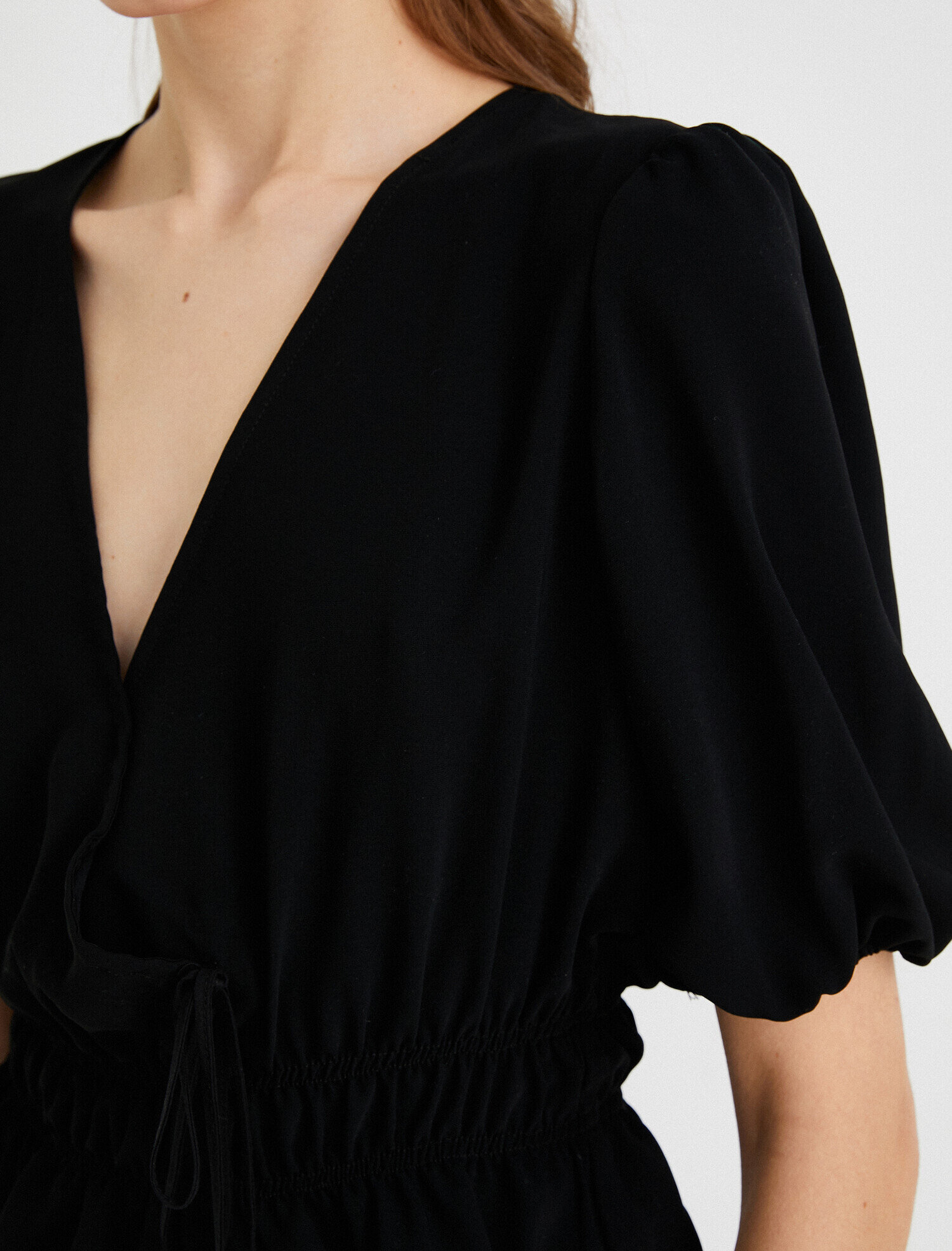   Balon Kollu V Yaka Fırfırlı Bluz