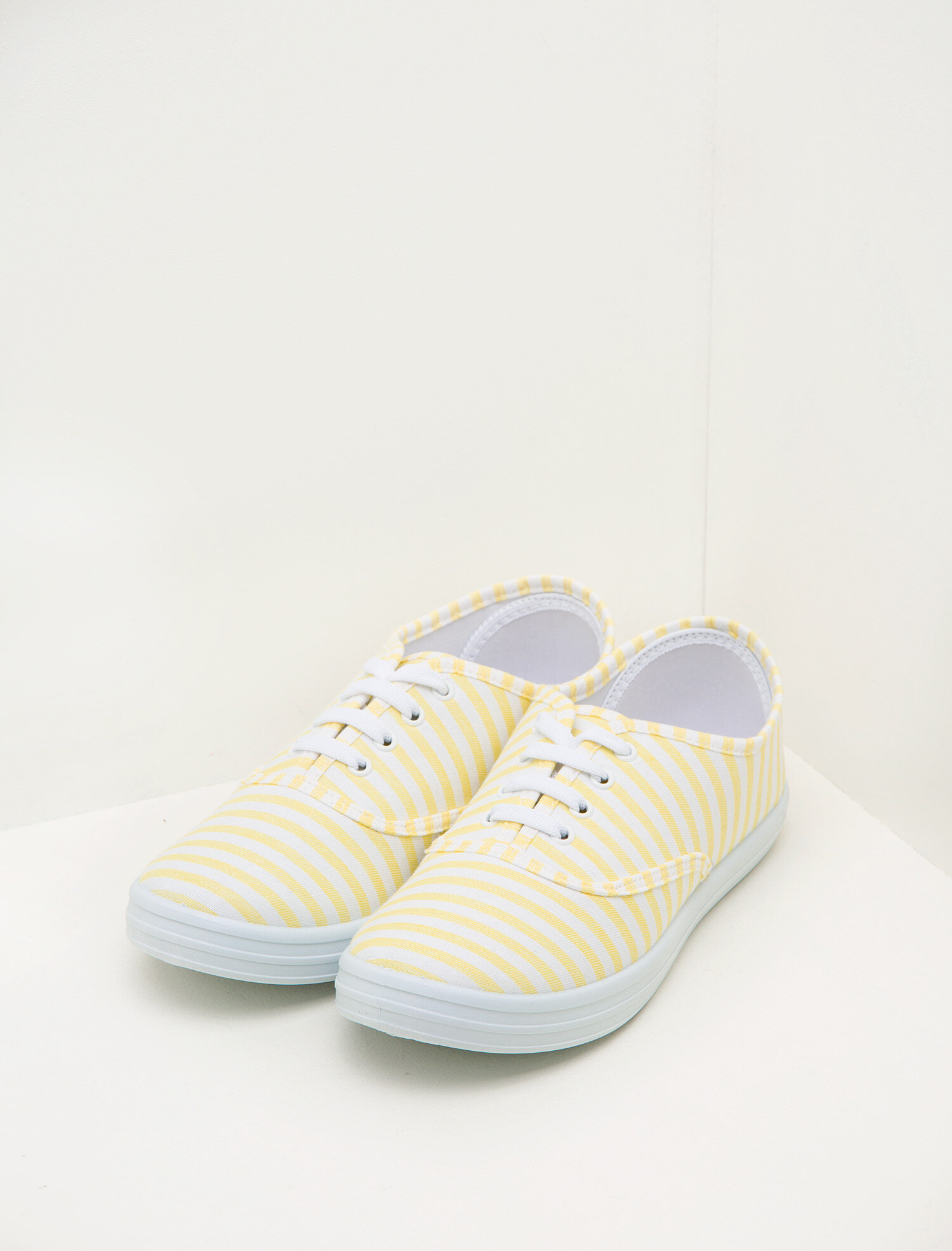  Kadın Bağcıklı Spor Ayakkabı