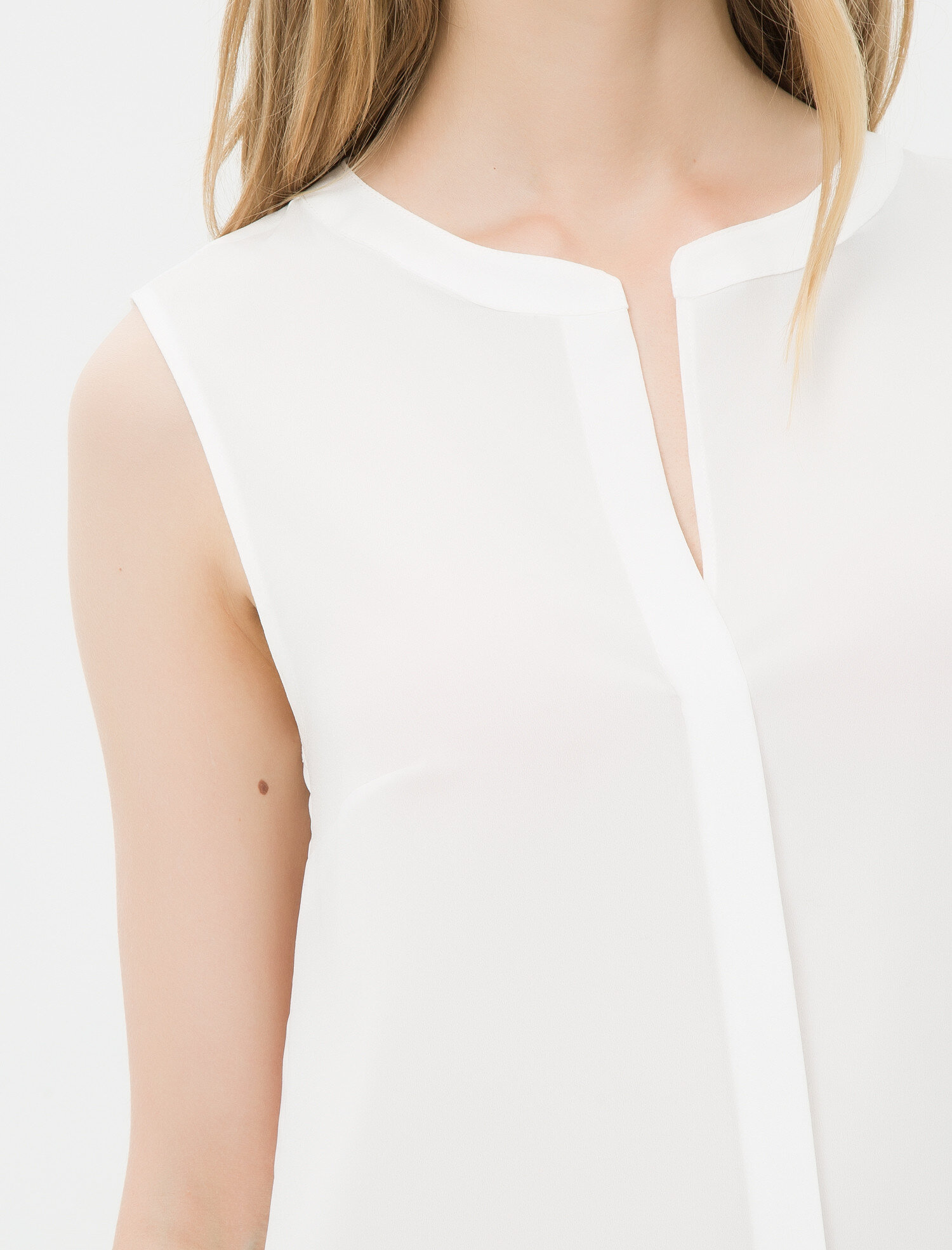   Kayık Yaka Bluz Düğme Detaylı