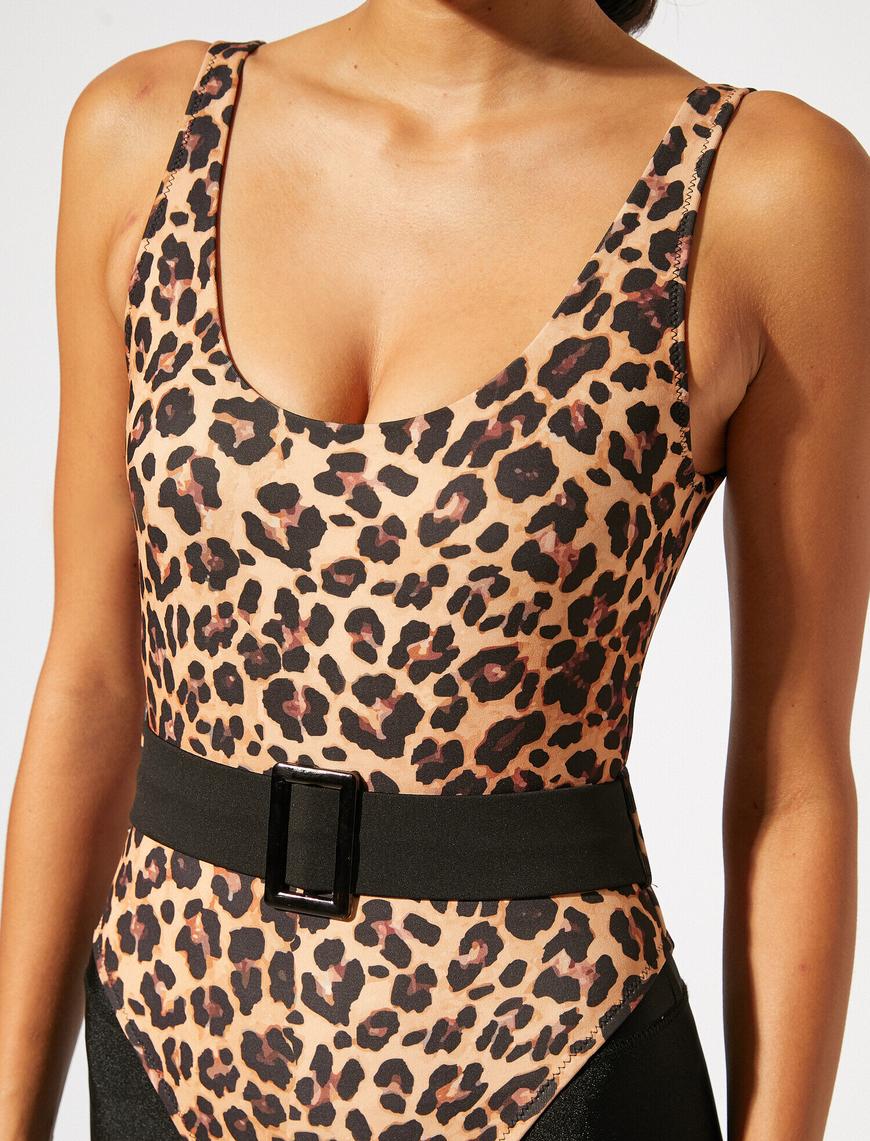   Ebru Şallı Loves Koton Sport - Leopar Baskılı Kemerli Spor Body