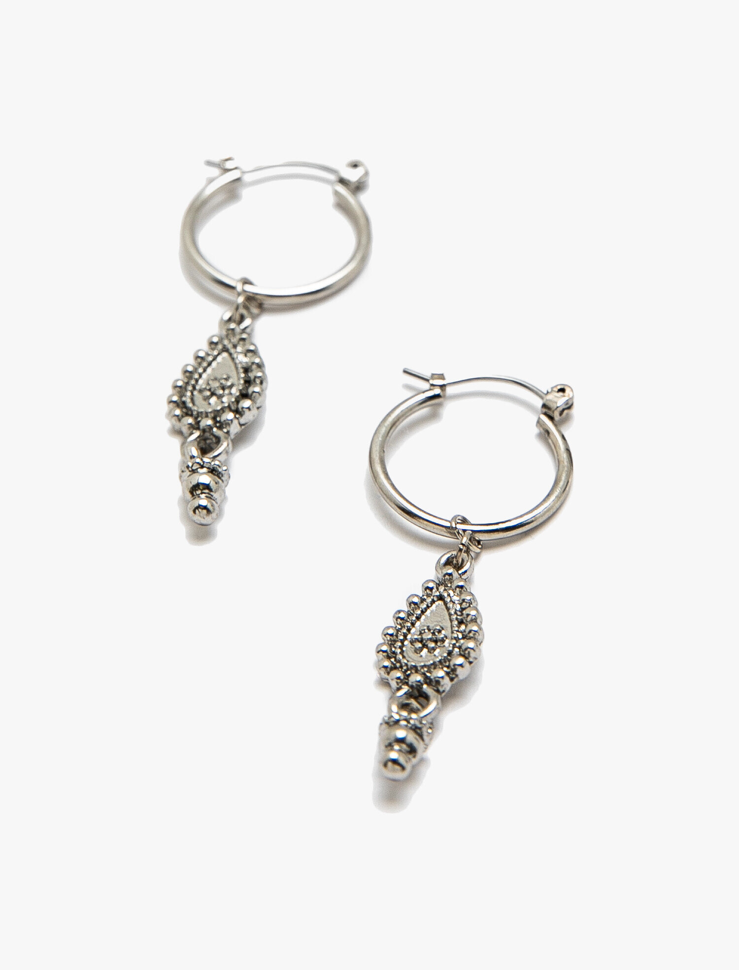  Kadın Metalik Küpe