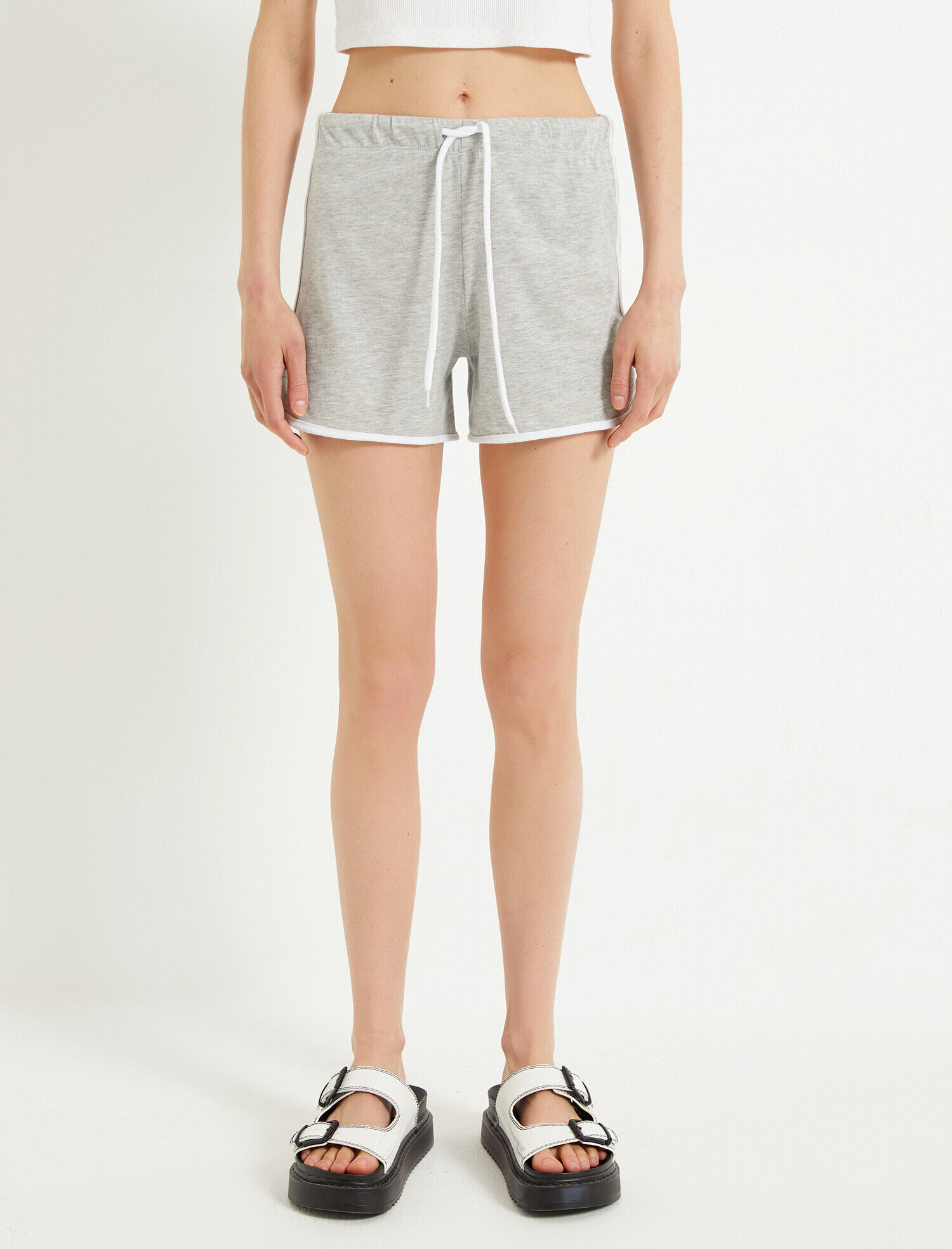   Şerit Detaylı Şort Pamuklu