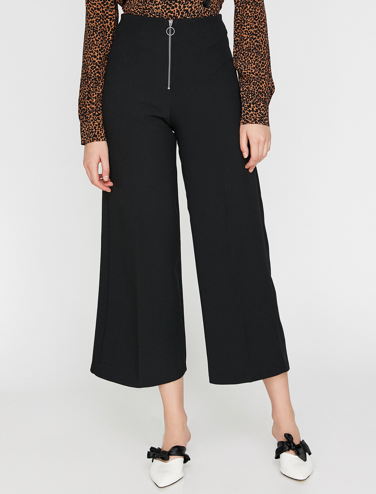 Fermuar Detaylı Pantolon