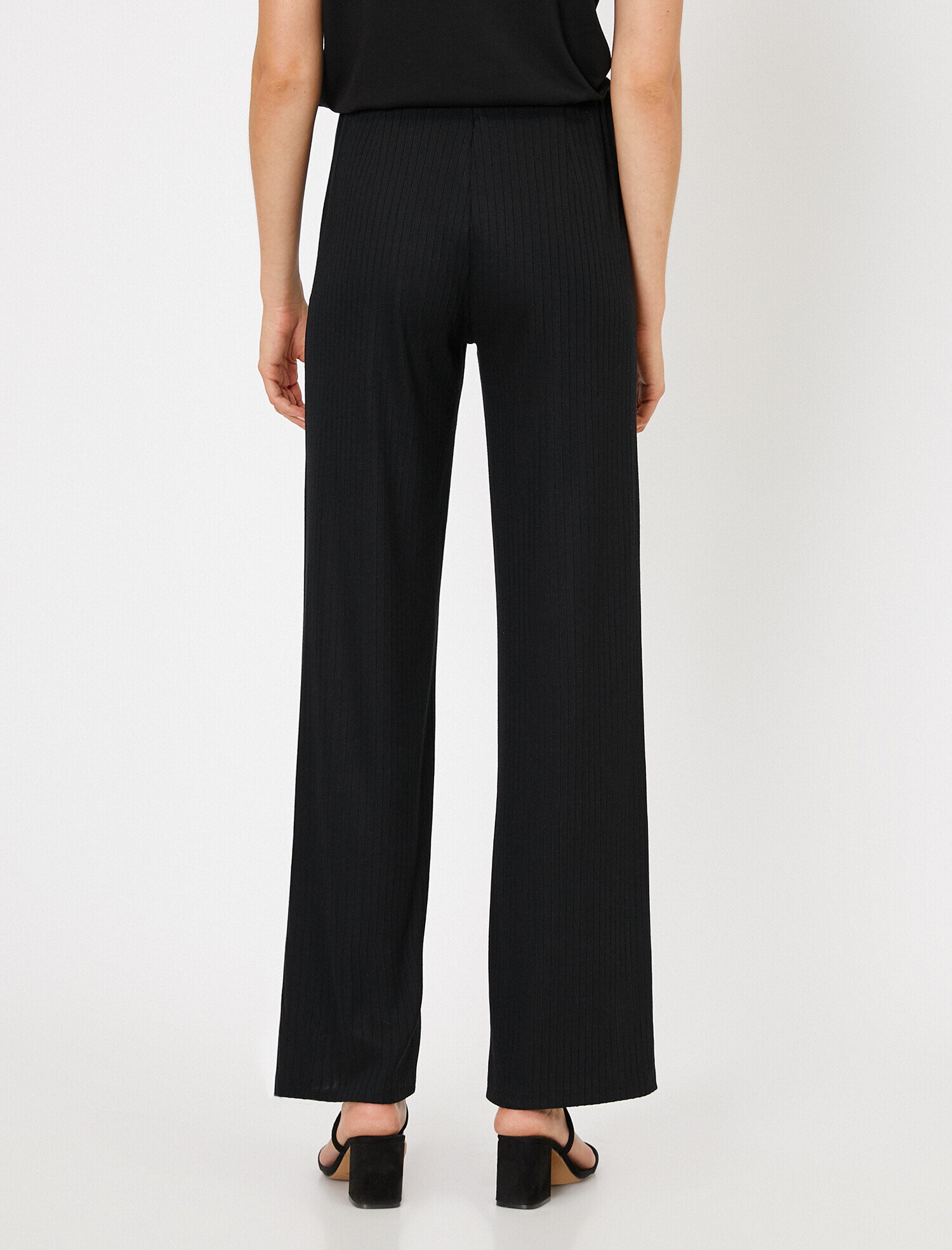   Düğme Detaylı Tişört