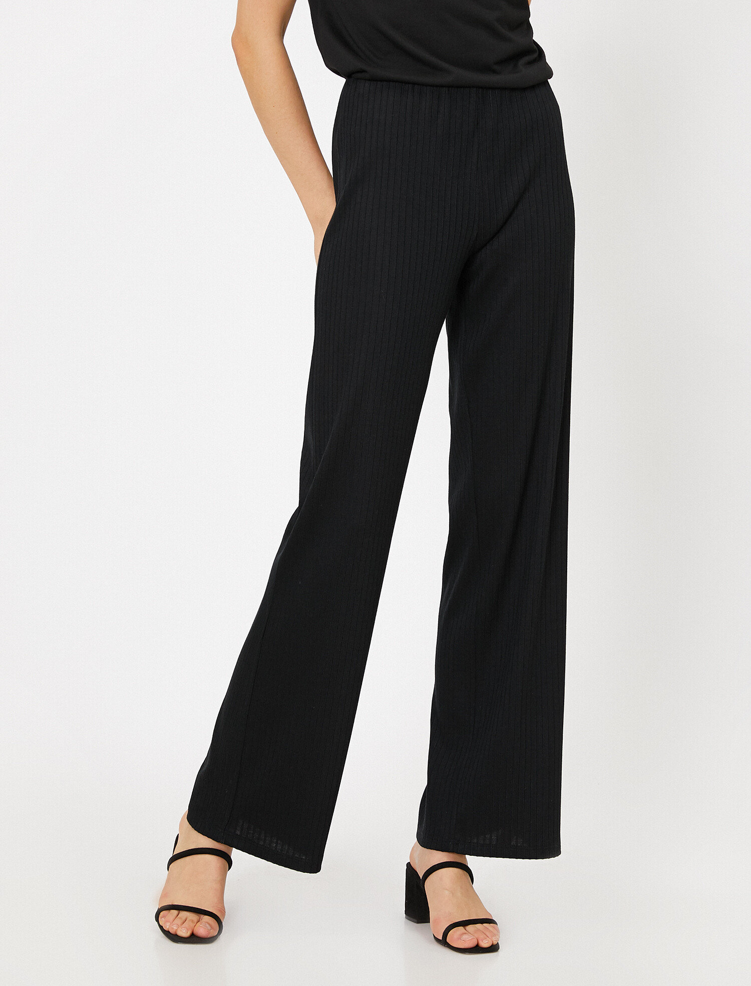   Düğme Detaylı Tişört