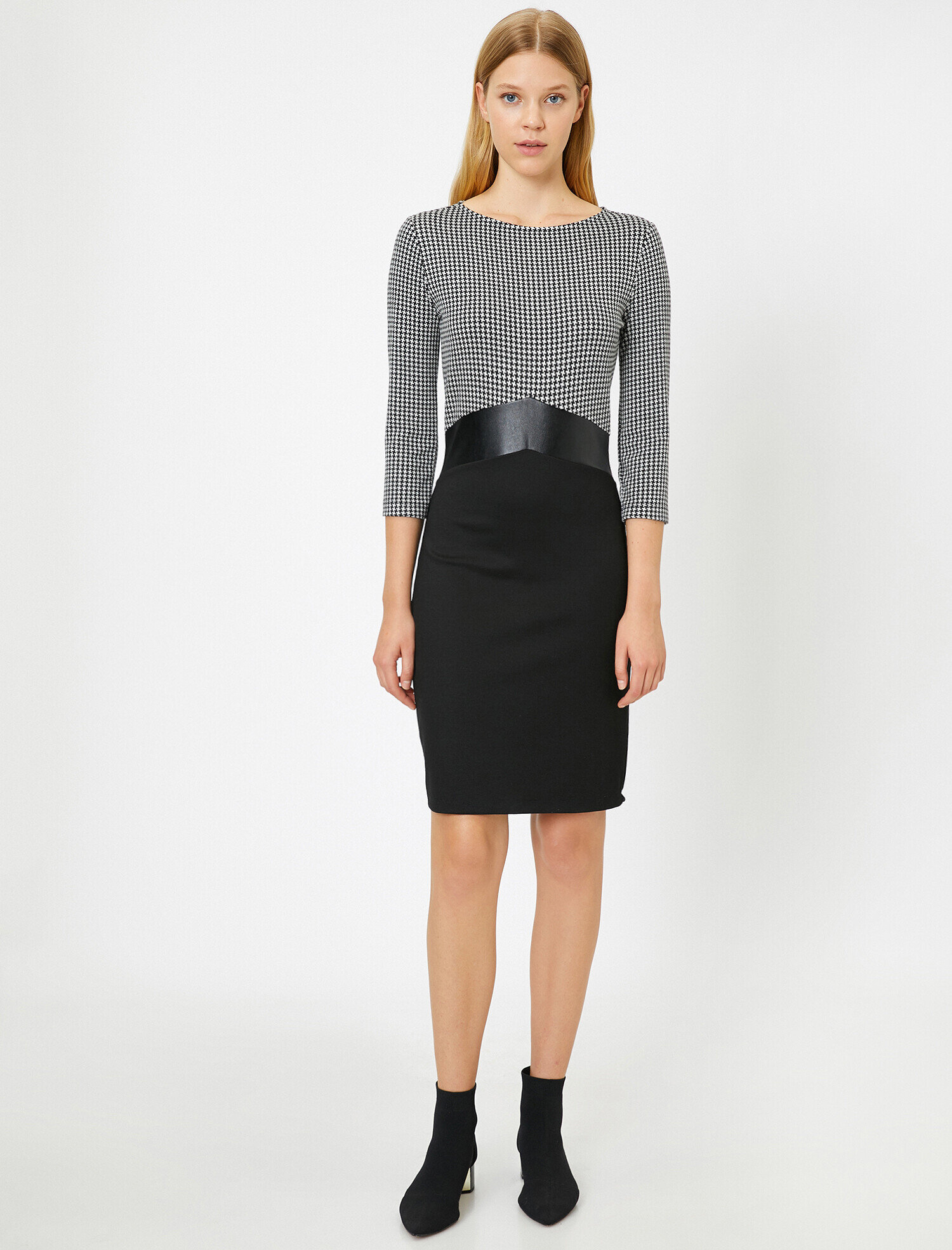 Deri Detaylı Elbise