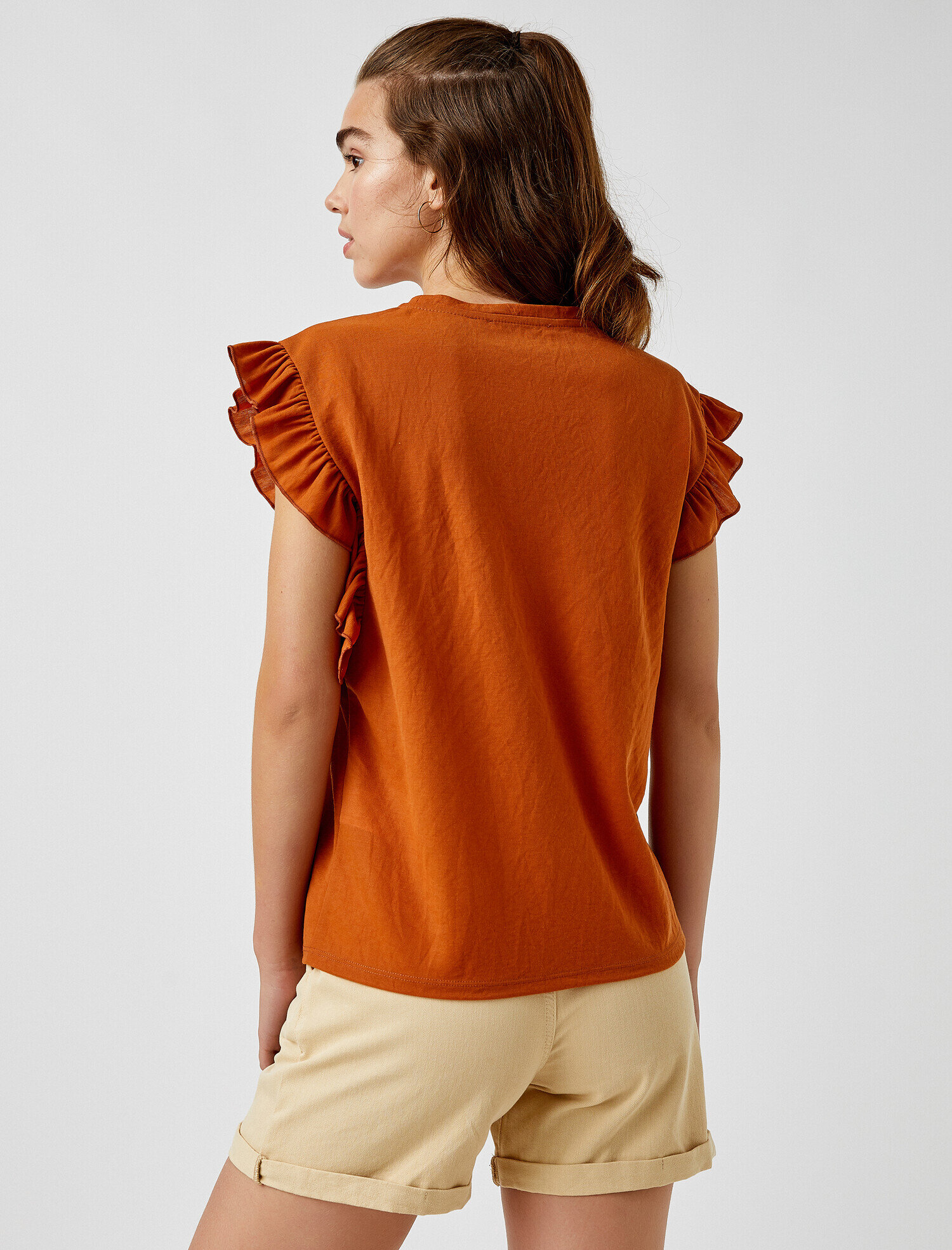   Kolları Fırfırlı Tişört