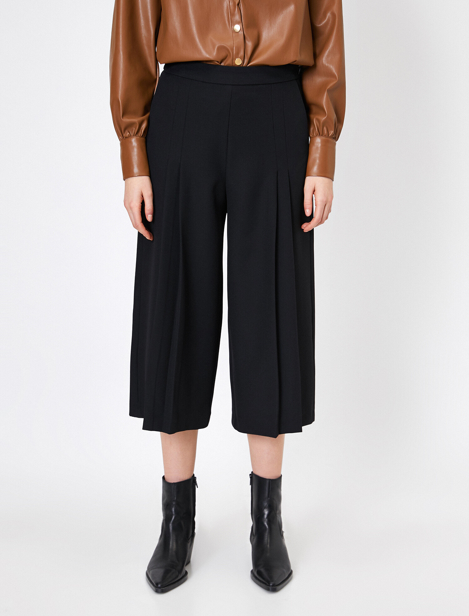   Kısa Paça Pilili Dökümlü Pantolon