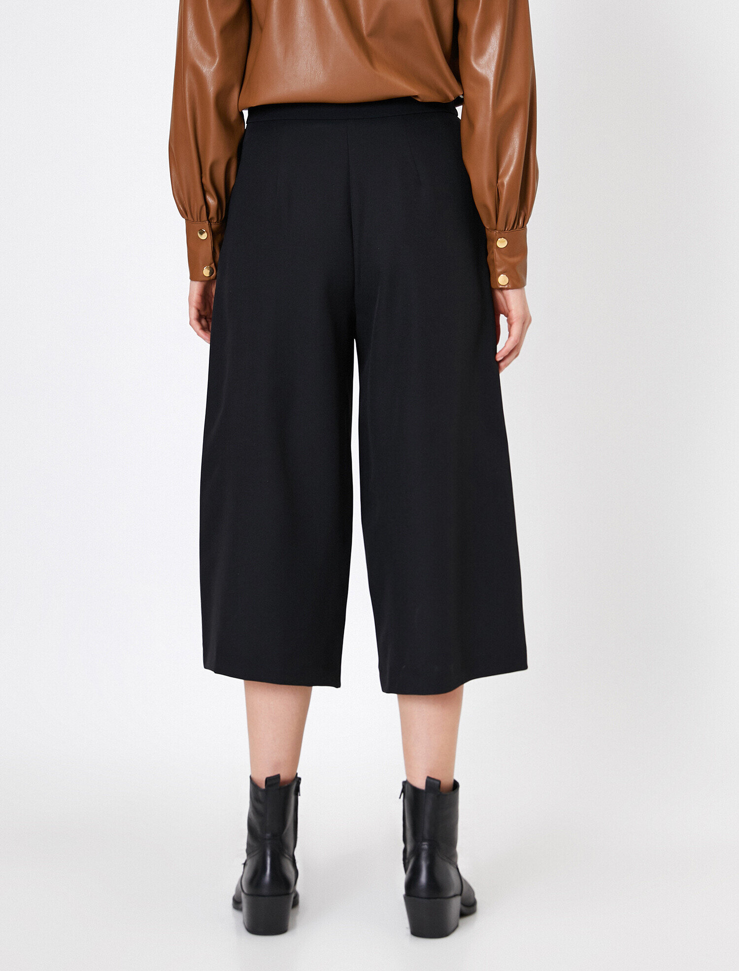   Kısa Paça Pilili Dökümlü Pantolon