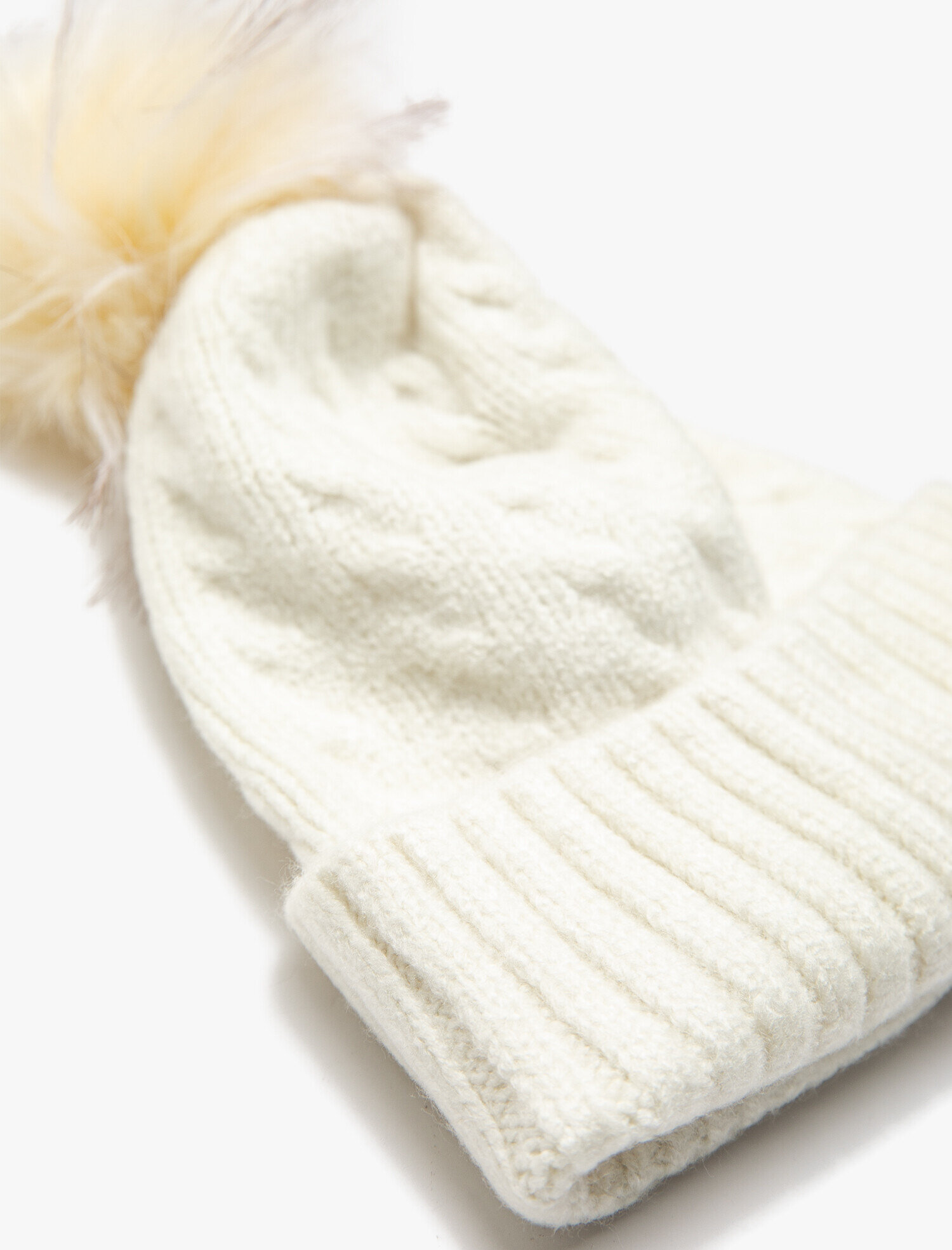  Kadın Ponpon Detaylı Bere