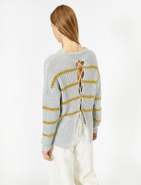 Sırt Detaylı Triko Kazak