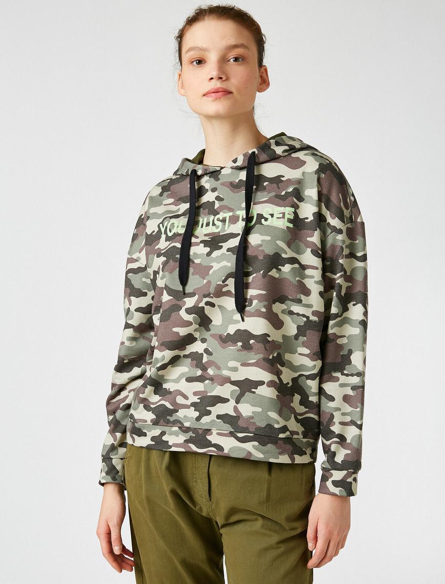   Kapüşonlu Yazılı Baskılı Kamuflaj Desenli Sweatshirt