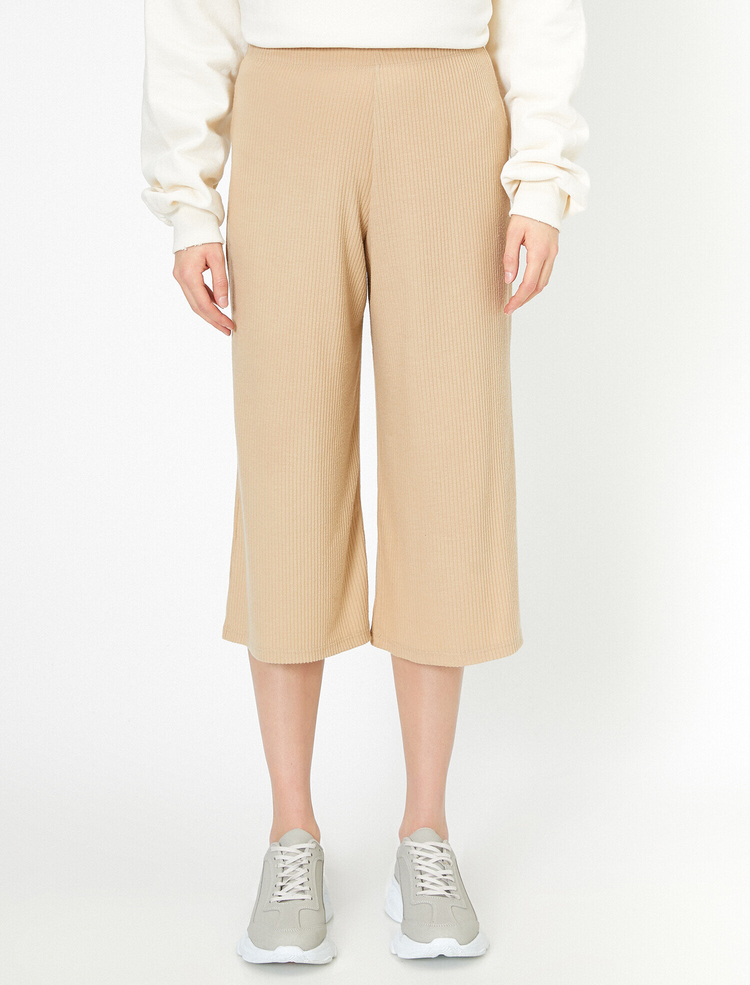   Düğme Detaylı Tişört