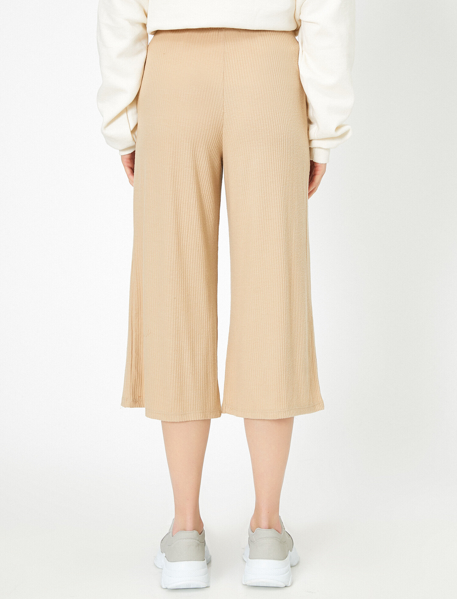   Düğme Detaylı Tişört